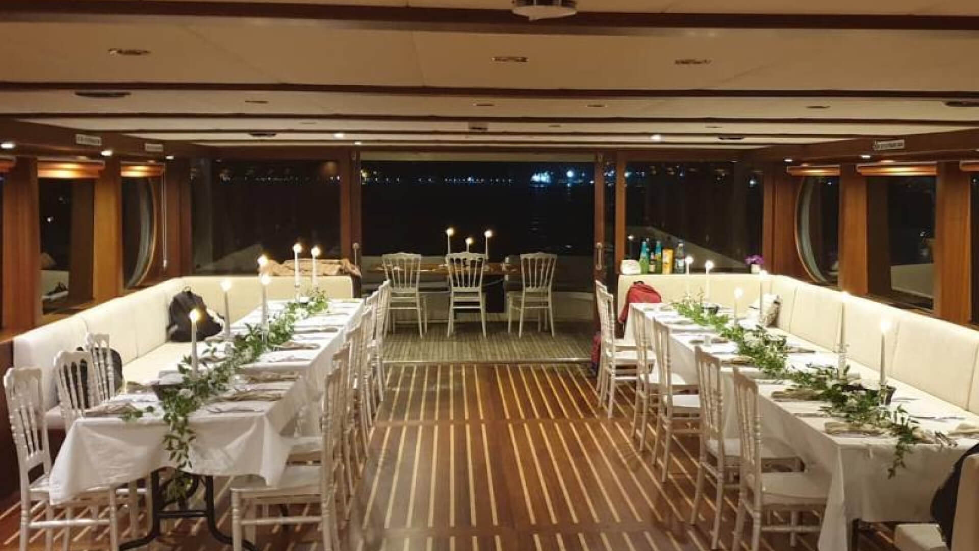 Saatlik Davet Teknesi Kiralama 42 Kişilik 26 Metre