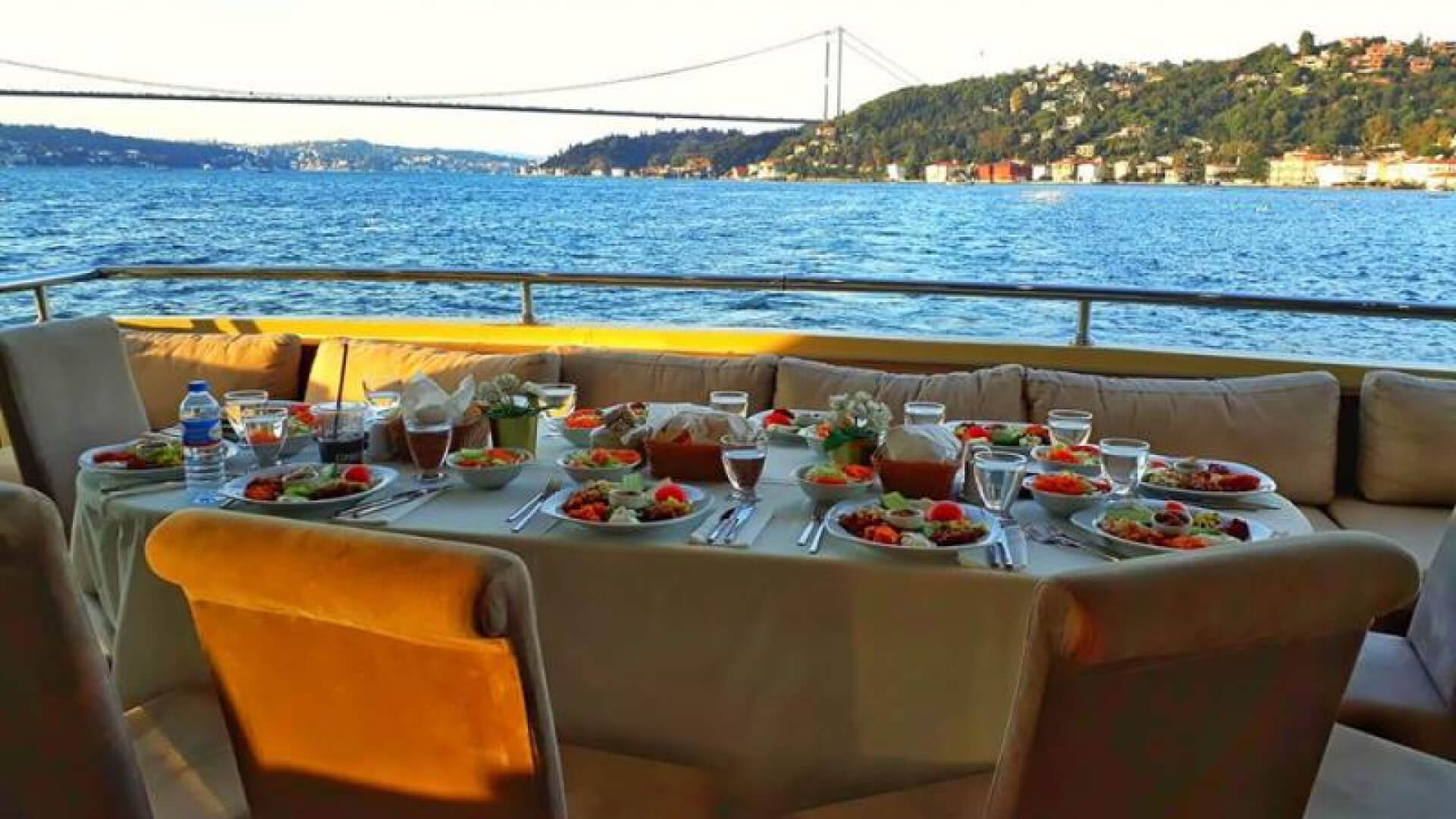 Saatlik Davet teknesi Kiralama 90 Kişilik 24 Metre