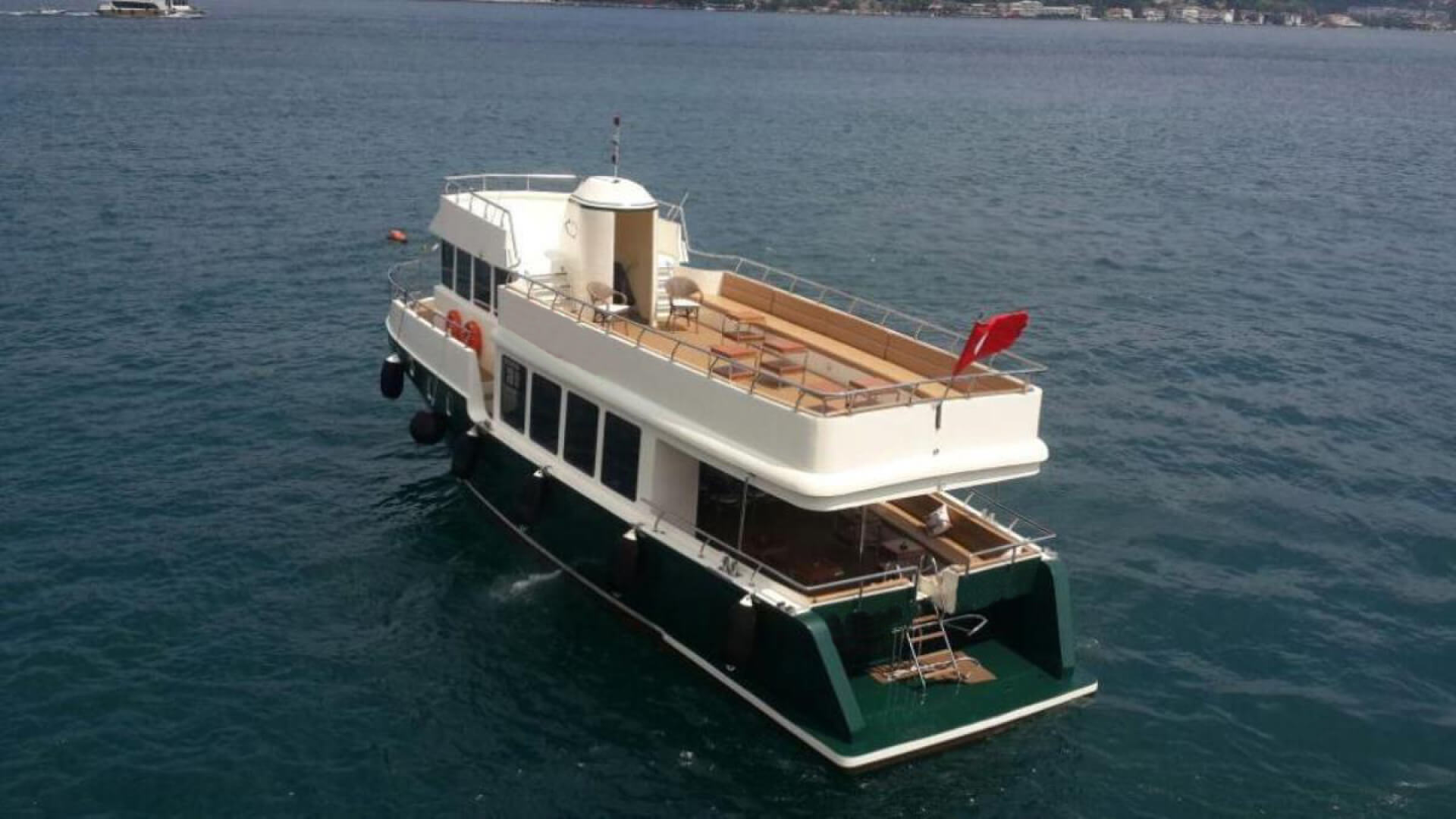 Saatlik Davet Teknesi Kiralama 35 Kişi 17 Metre