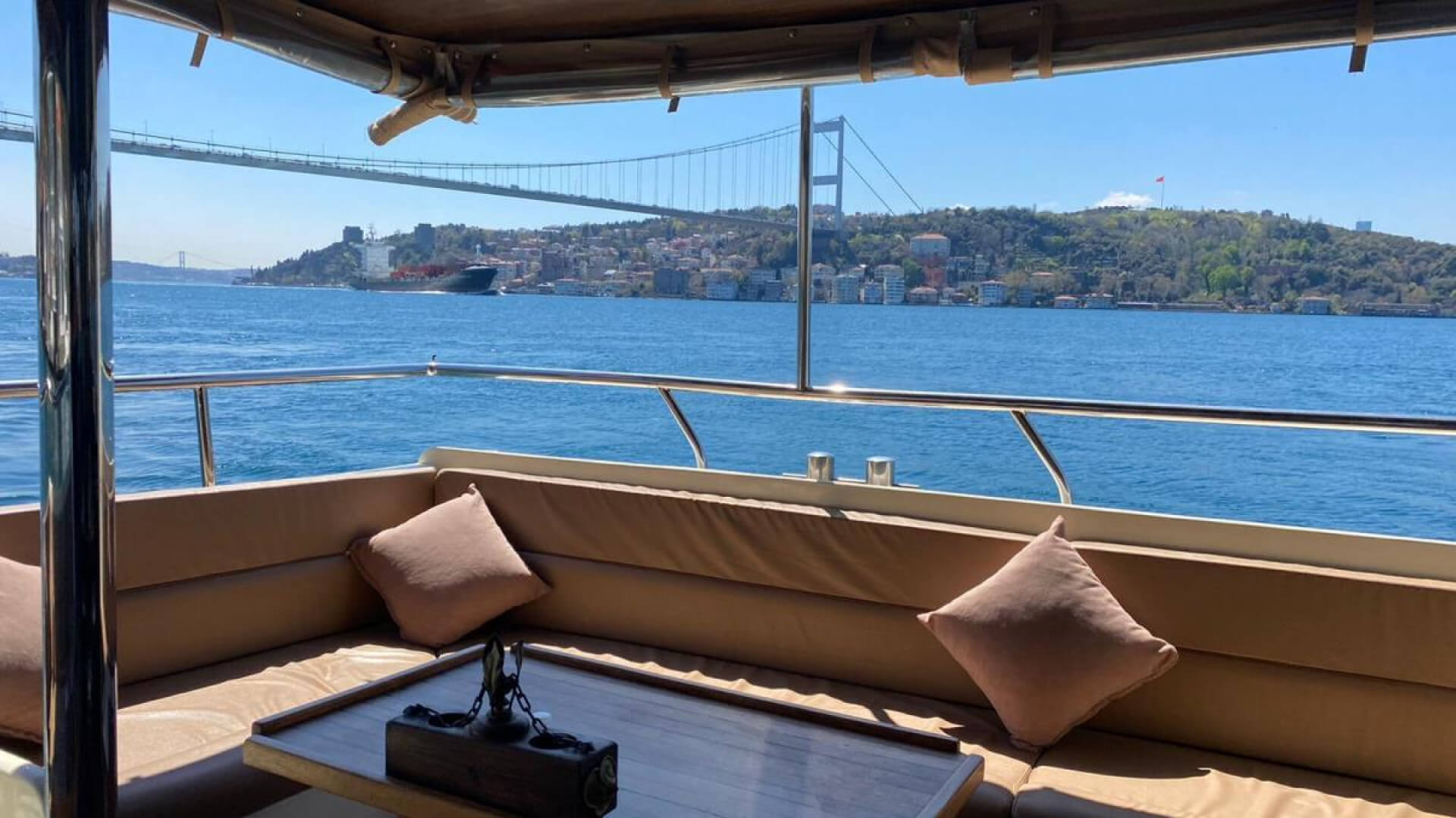 Saatlik Davet Teknesi Kiralama 35 Kişi 17 Metre