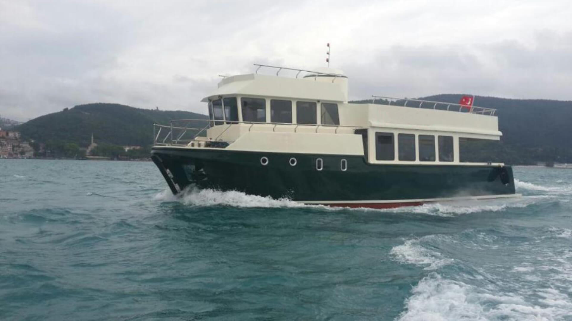 Saatlik Davet Teknesi Kiralama 35 Kişi 17 Metre