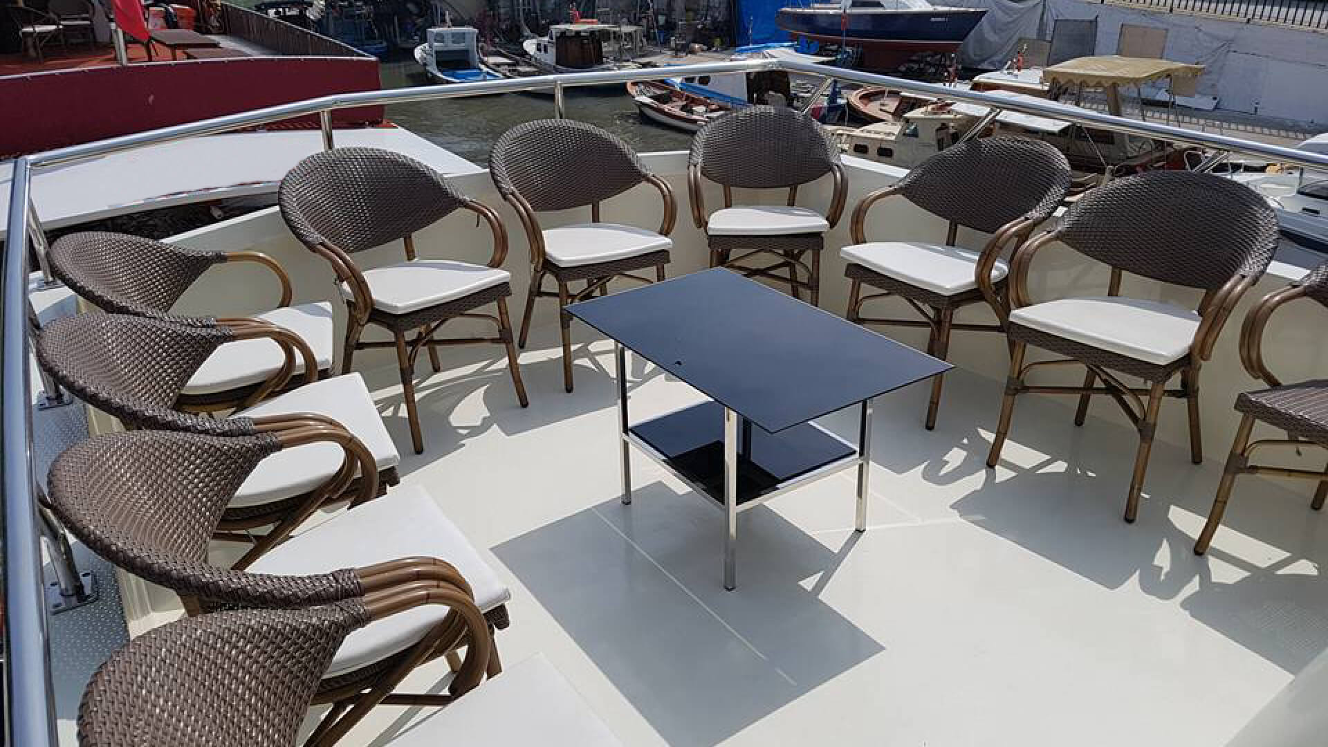 Saatlik Davet Teknesi Kiralama 35 Kişi 17 Metre