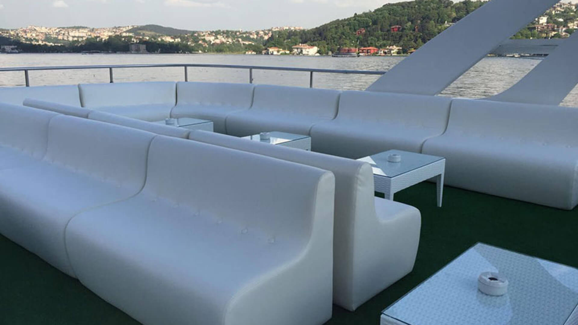 Saatlik Tekne Kiralama 450 Kişilik 40 Metre