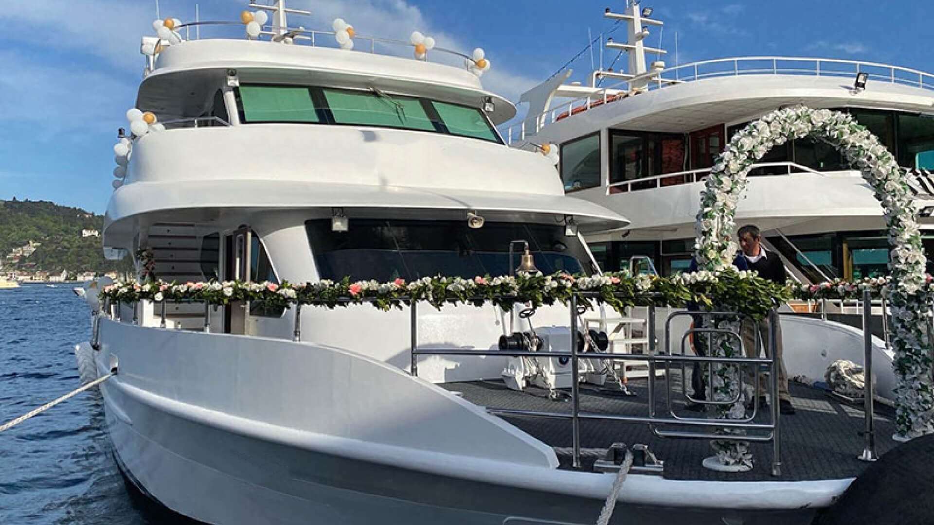Saatlik Tekne Kiralama 450 Kişilik 40 Metre
