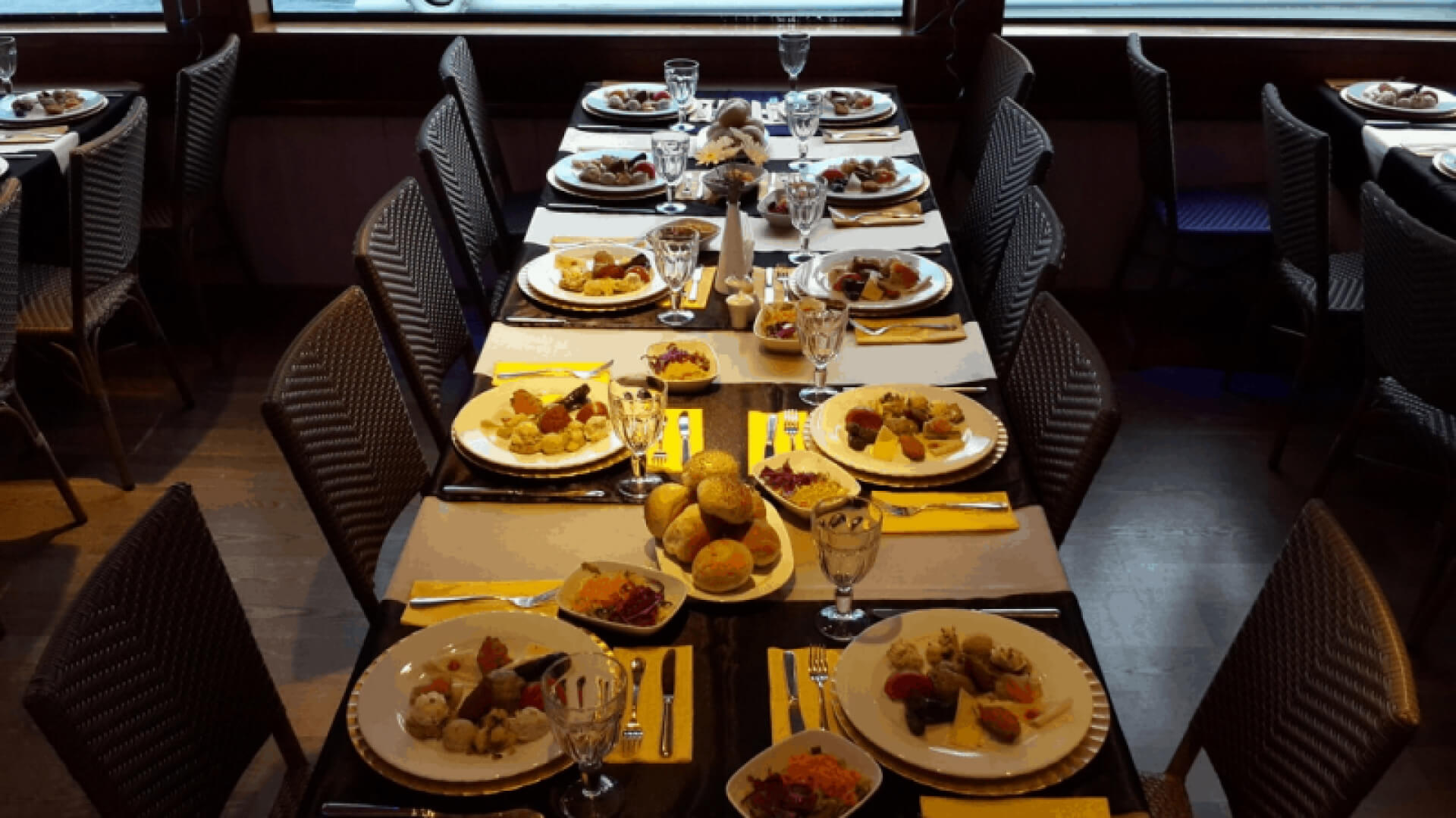 Saatlik Davet Teknesi kiralama 120 Kişilik 24 Metre