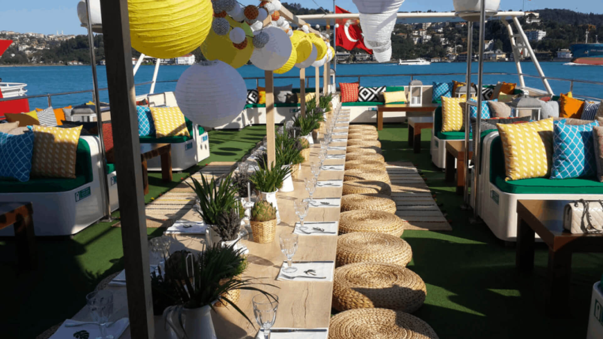 Saatlik Davet Teknesi kiralama 120 Kişilik 24 Metre