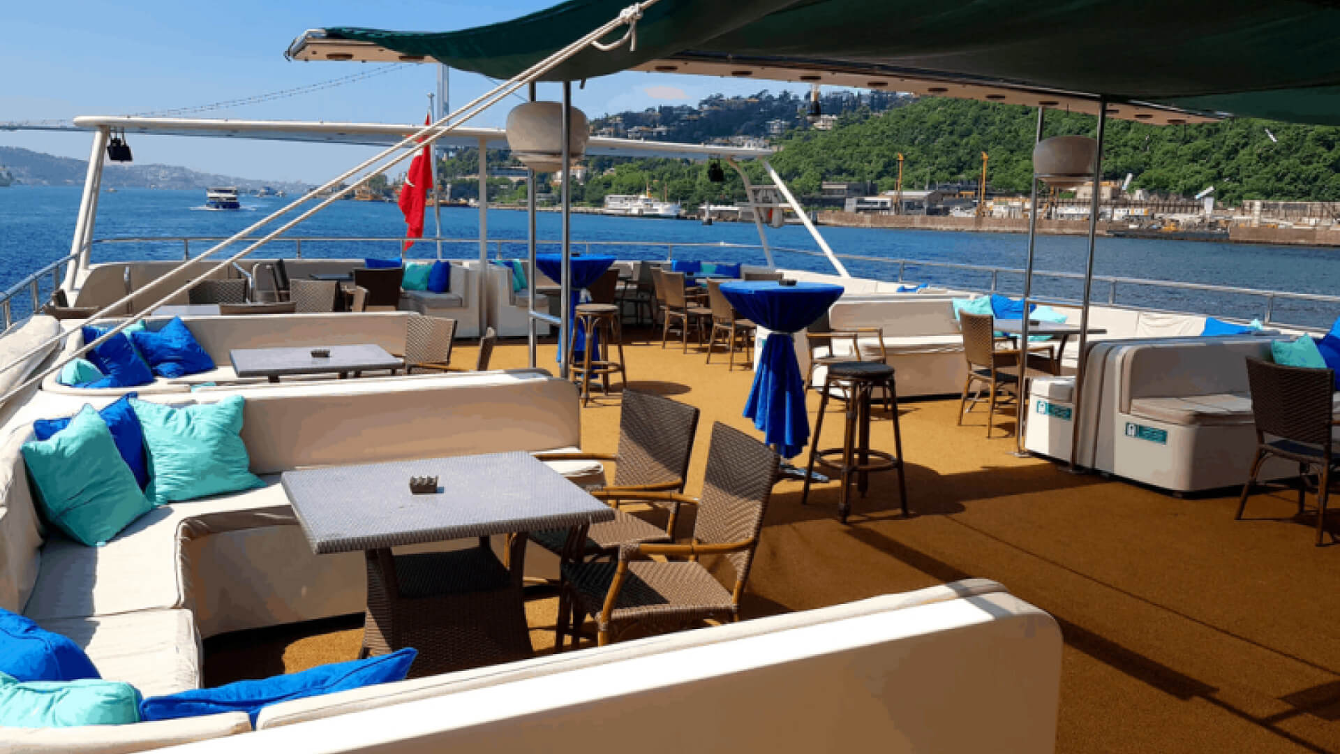 Saatlik Davet Teknesi kiralama 120 Kişilik 24 Metre