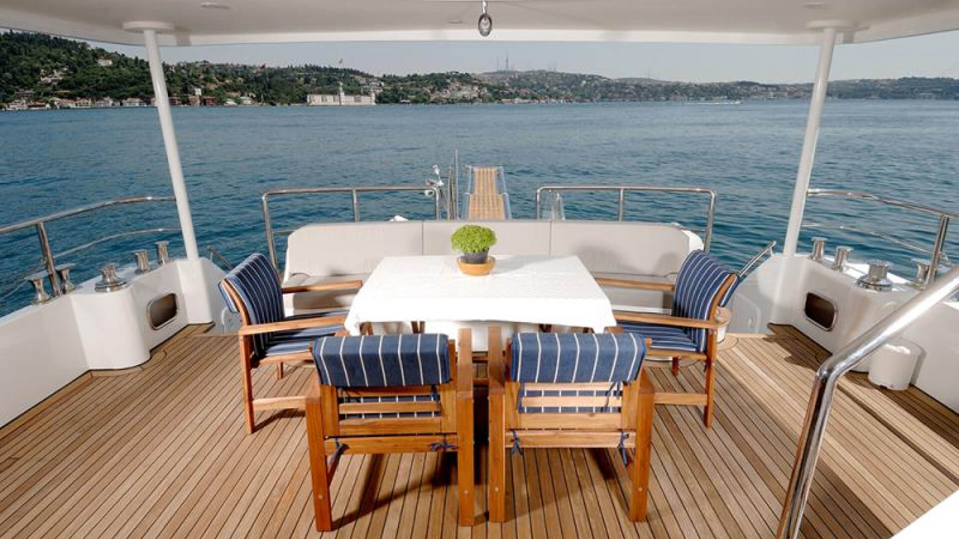 Saatlik Davet Teknesi Kiralama 36 Kişilik 22 Metre