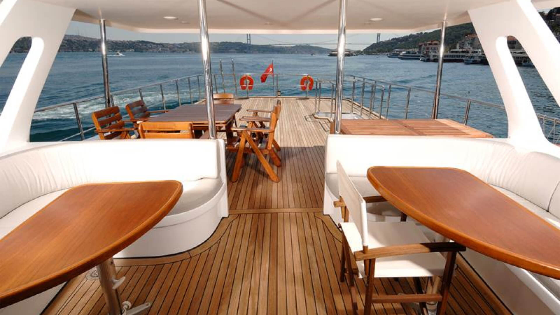 Saatlik Davet Teknesi Kiralama 36 Kişilik 22 Metre