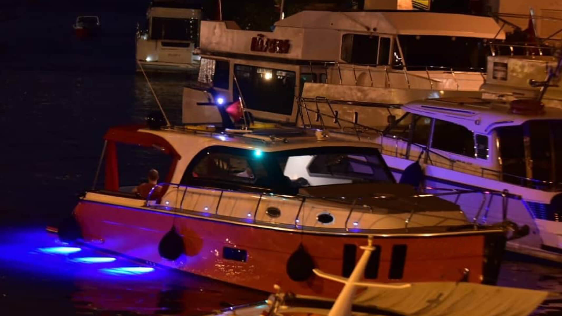 Saatlik İstanbul Boğaz Turu Tekne Kiralama 10 Kişilik 12 Metre