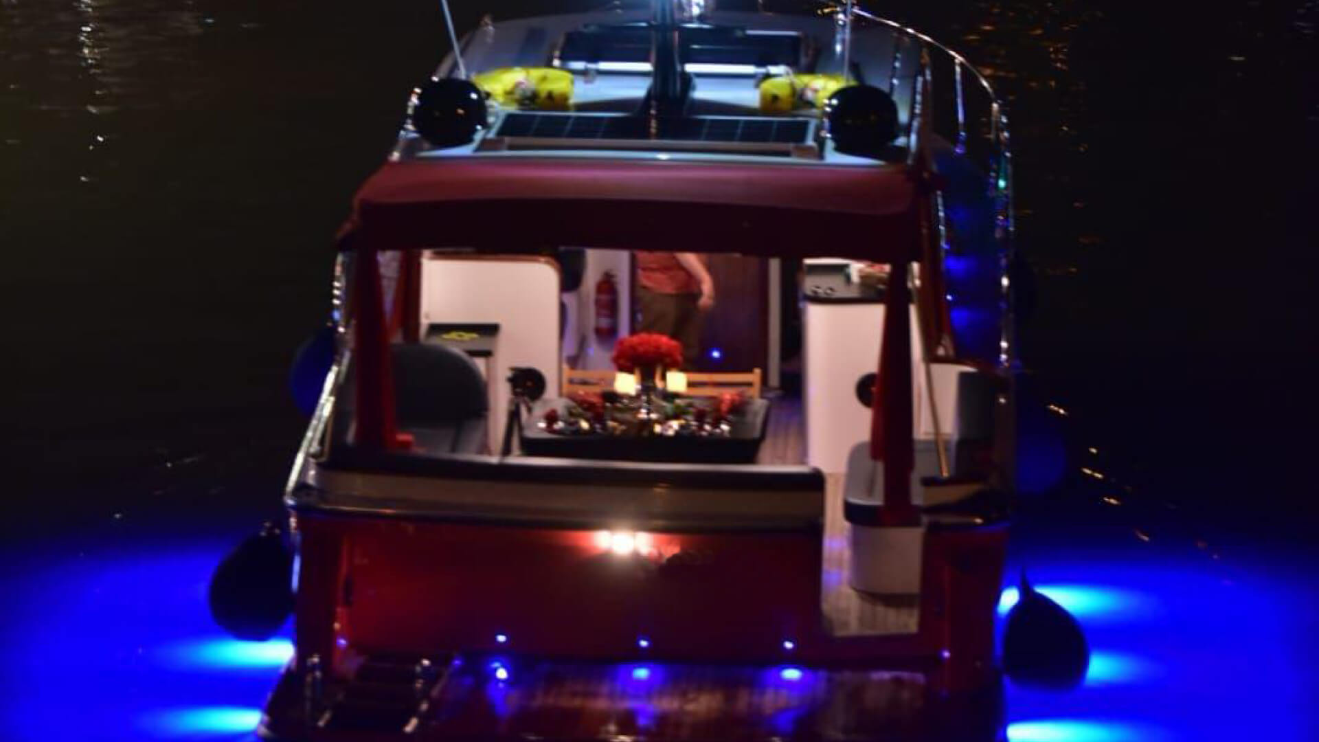 Saatlik İstanbul Boğaz Turu Tekne Kiralama 10 Kişilik 12 Metre