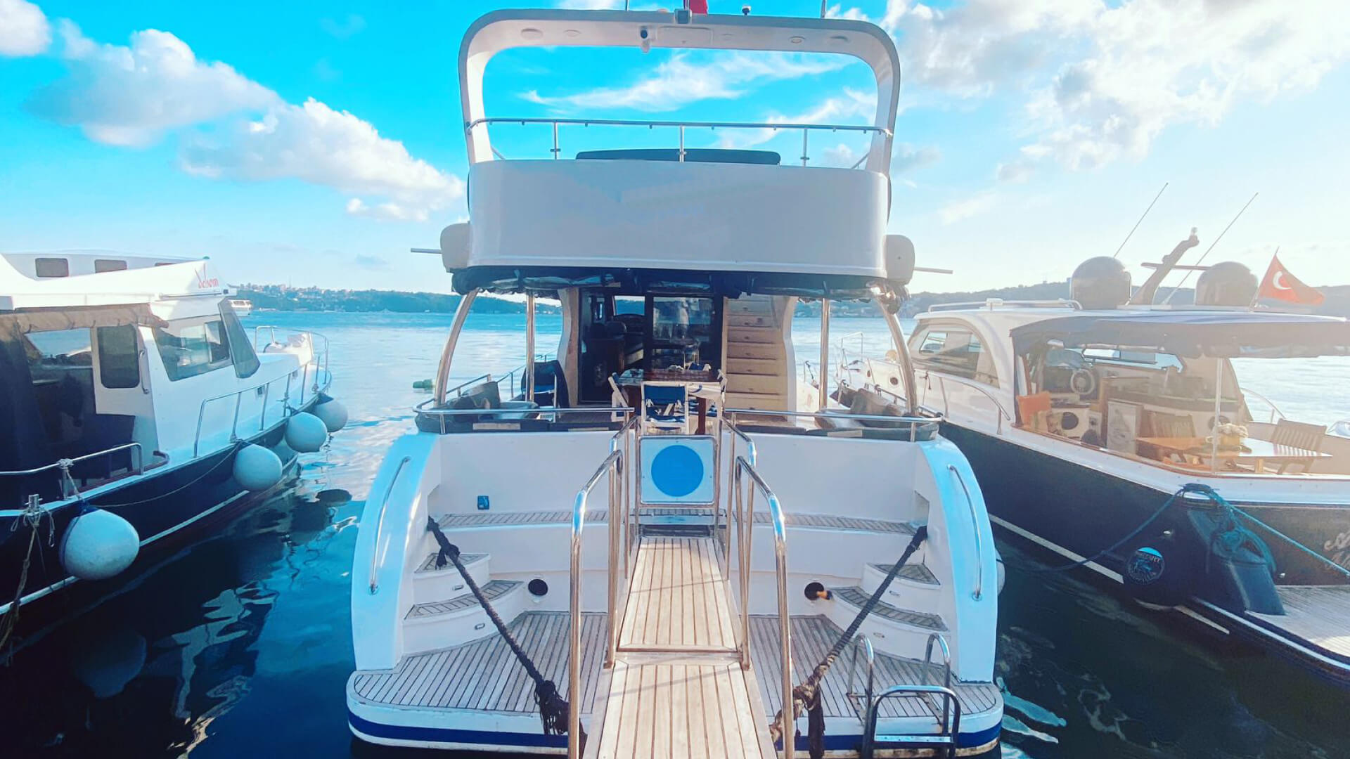 İstanbul Boğaz Turu Tekne Kiralama 19 Metre 25 Kişilik