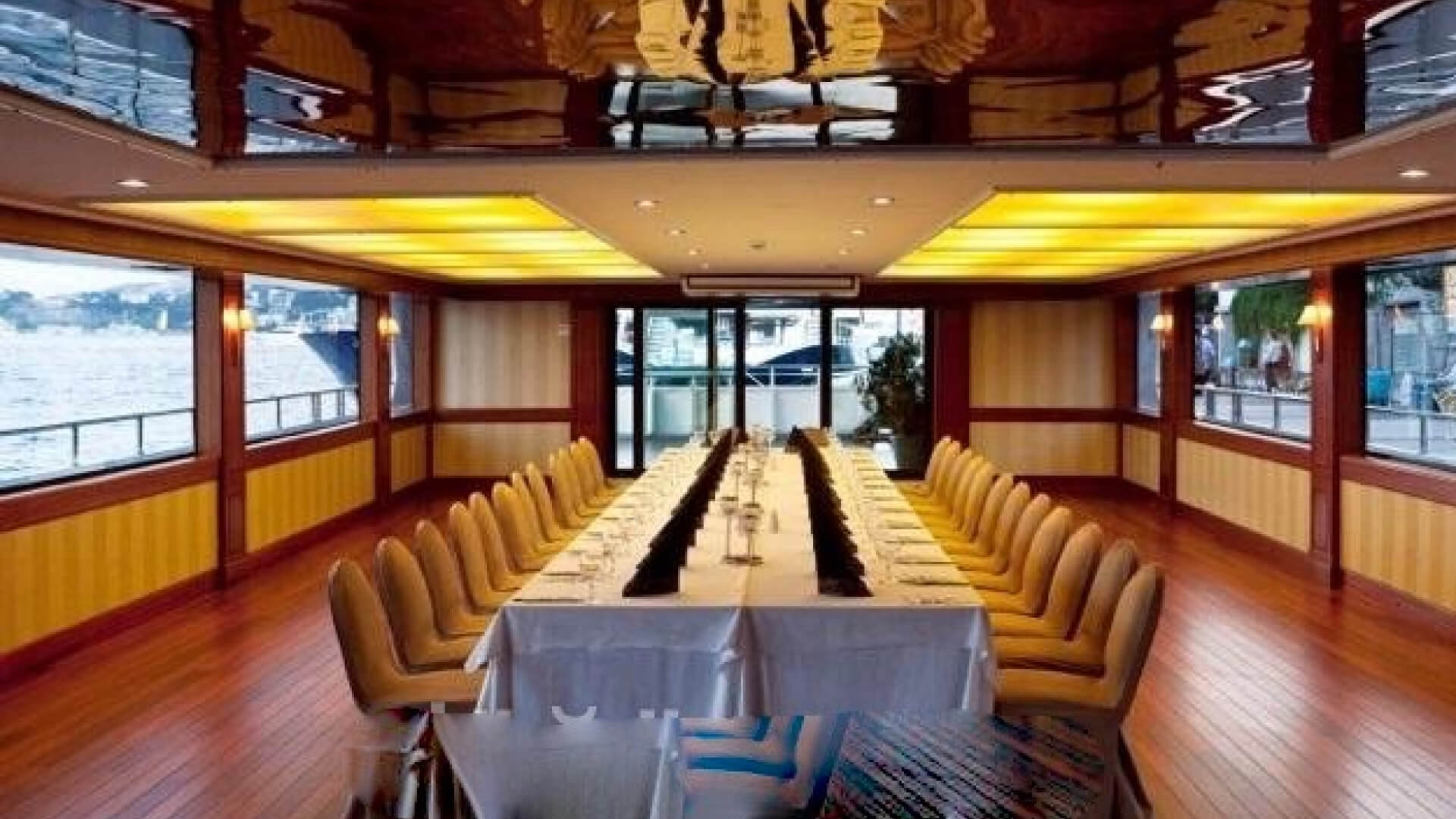 Saatlik Davet teknesi Kiralama 300 Kişilik 42 Metre