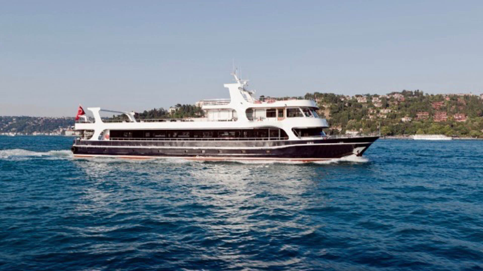 Saatlik Davet teknesi Kiralama 300 Kişilik 42 Metre
