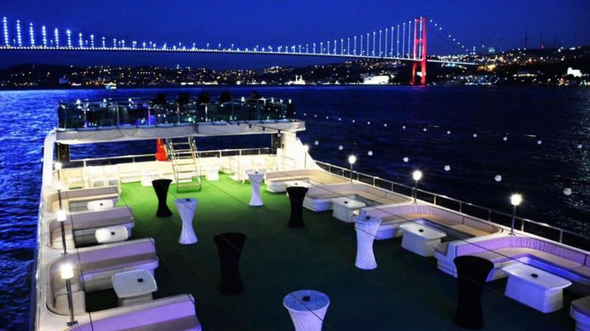 Saatlik Davet Teknesi Kiralama 500 Kişilik 42 Metre