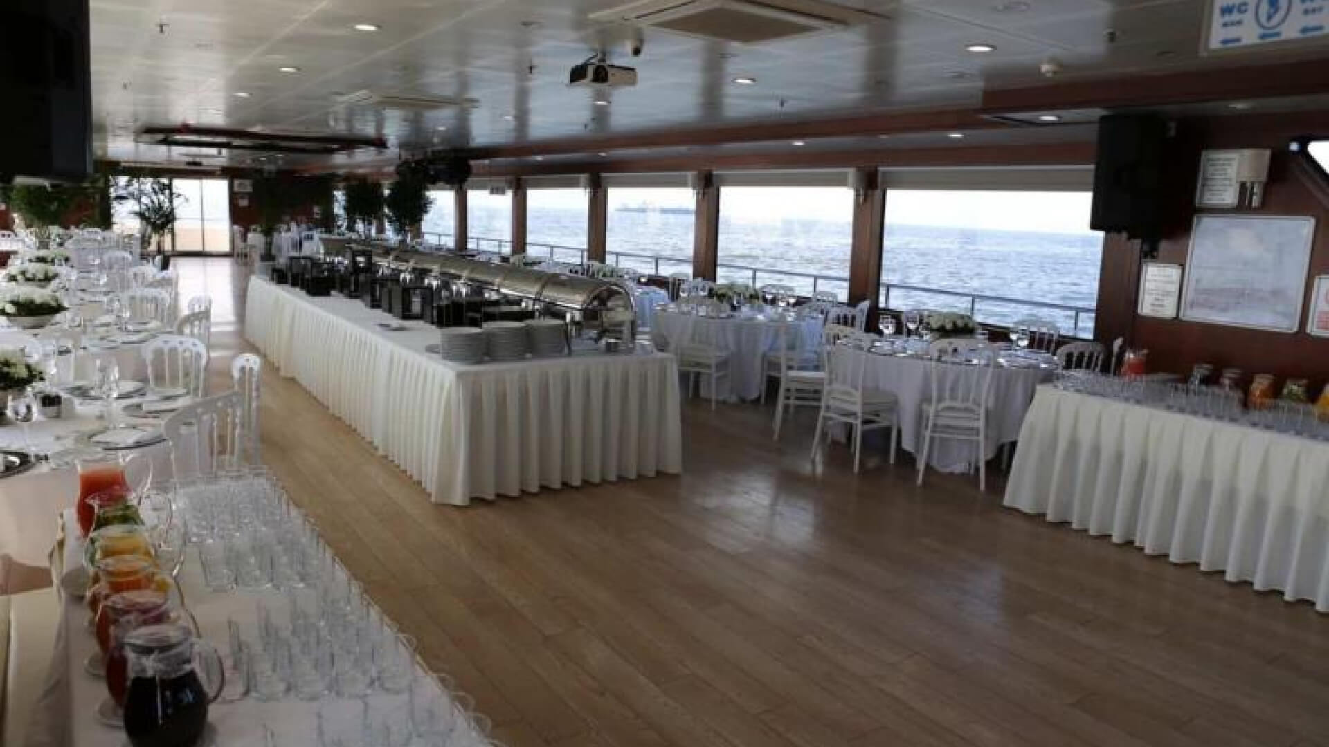 Saatlik Davet Teknesi Kiralama 500 Kişilik 42 Metre