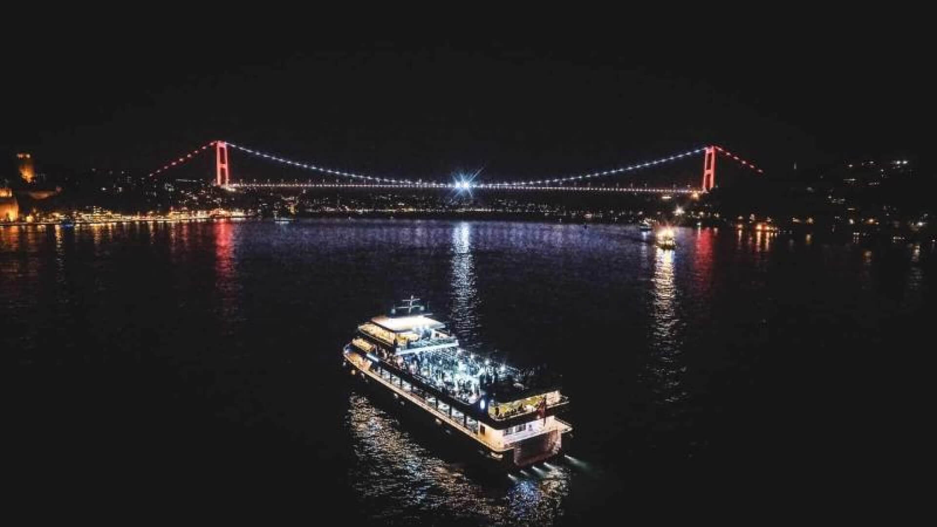 Saatlik Davet Teknesi Kiralama 500 Kişilik 42 Metre