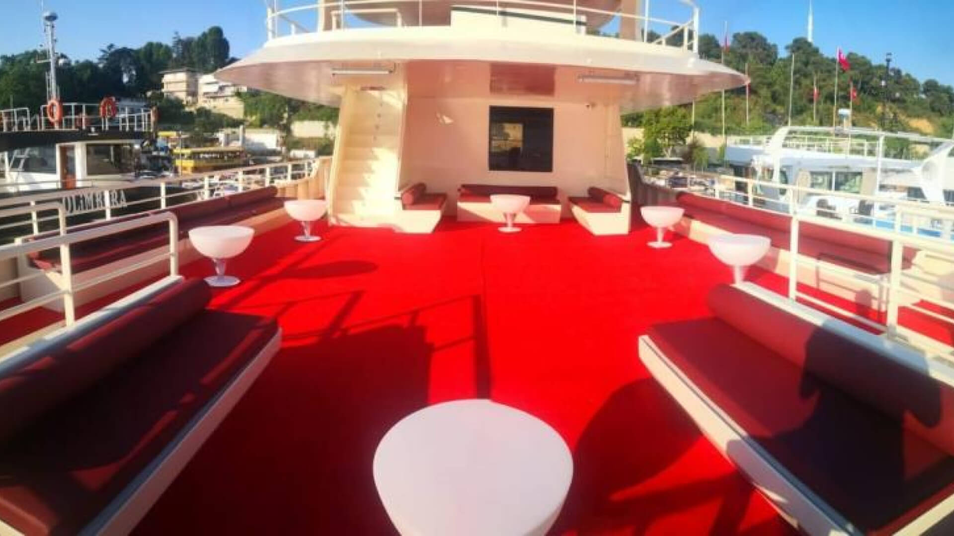 Saatlik Davet Teknesi Kiralama 100 Kişilik 24 Metre
