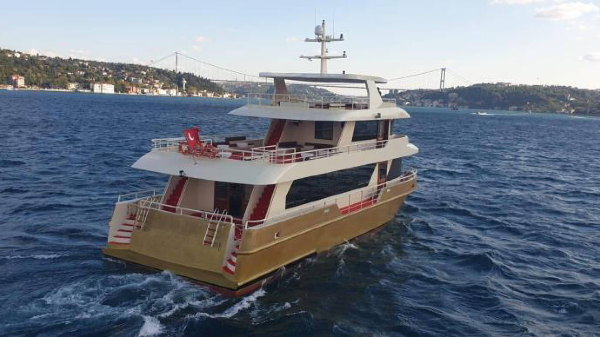 Saatlik Davet Teknesi Kiralama 100 Kişilik 24 Metre