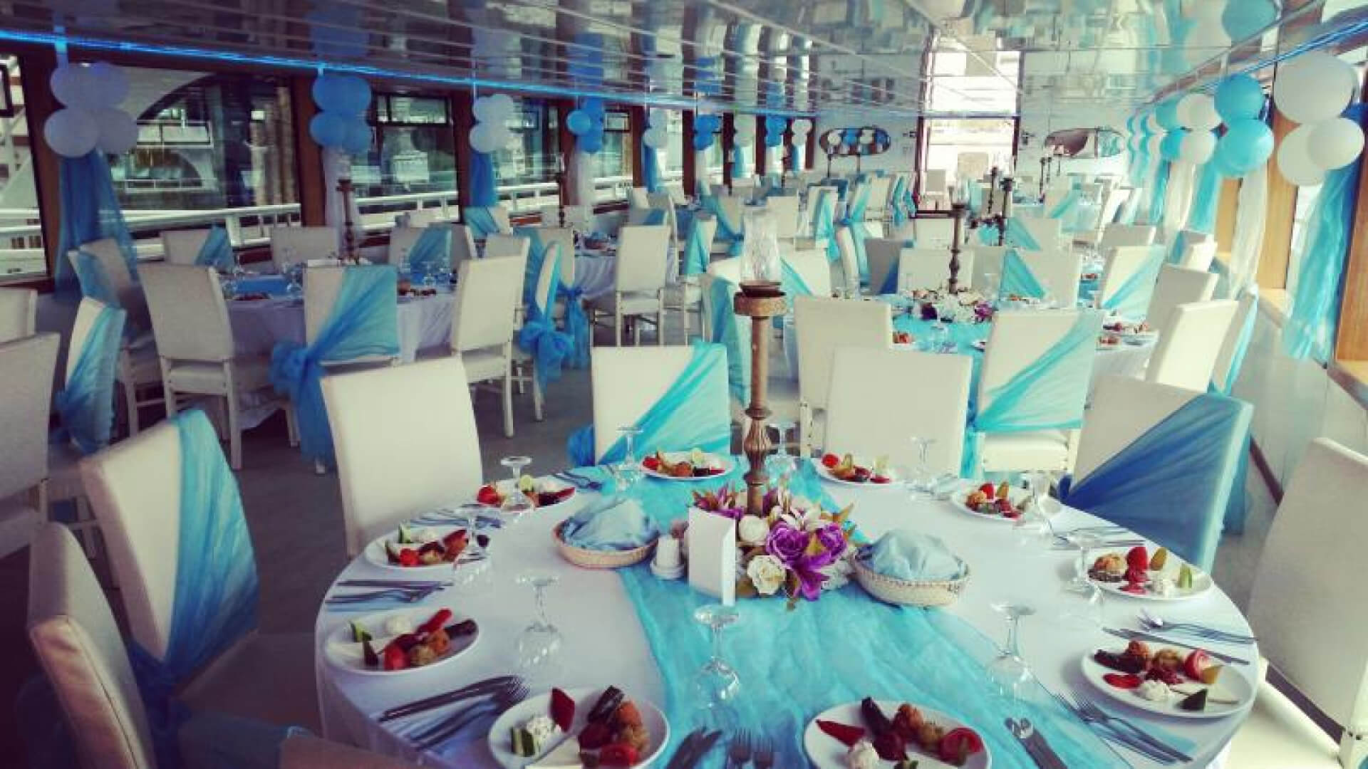 Saatlik Davet Teknesi Kiralama 250 Kişilik 34 Metre 