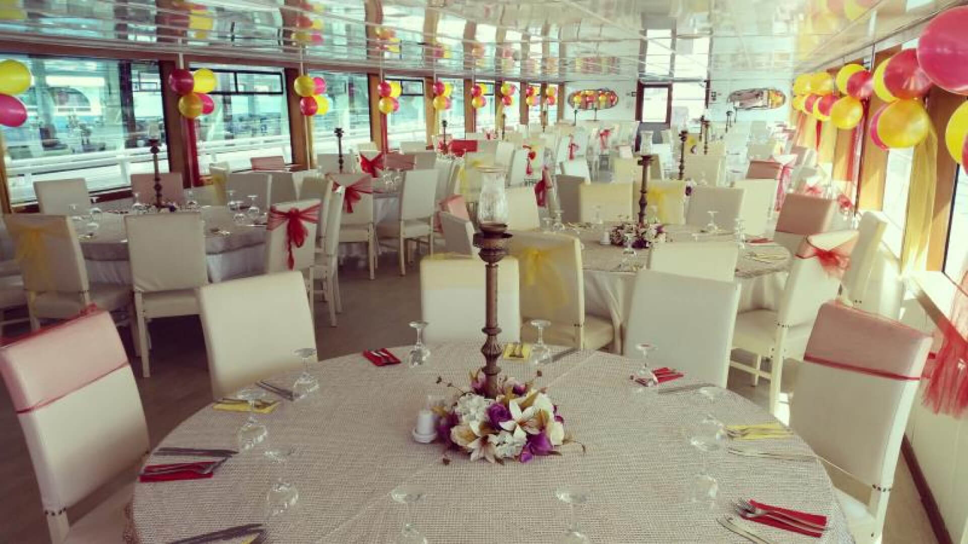 Saatlik Davet Teknesi Kiralama 250 Kişilik 34 Metre 