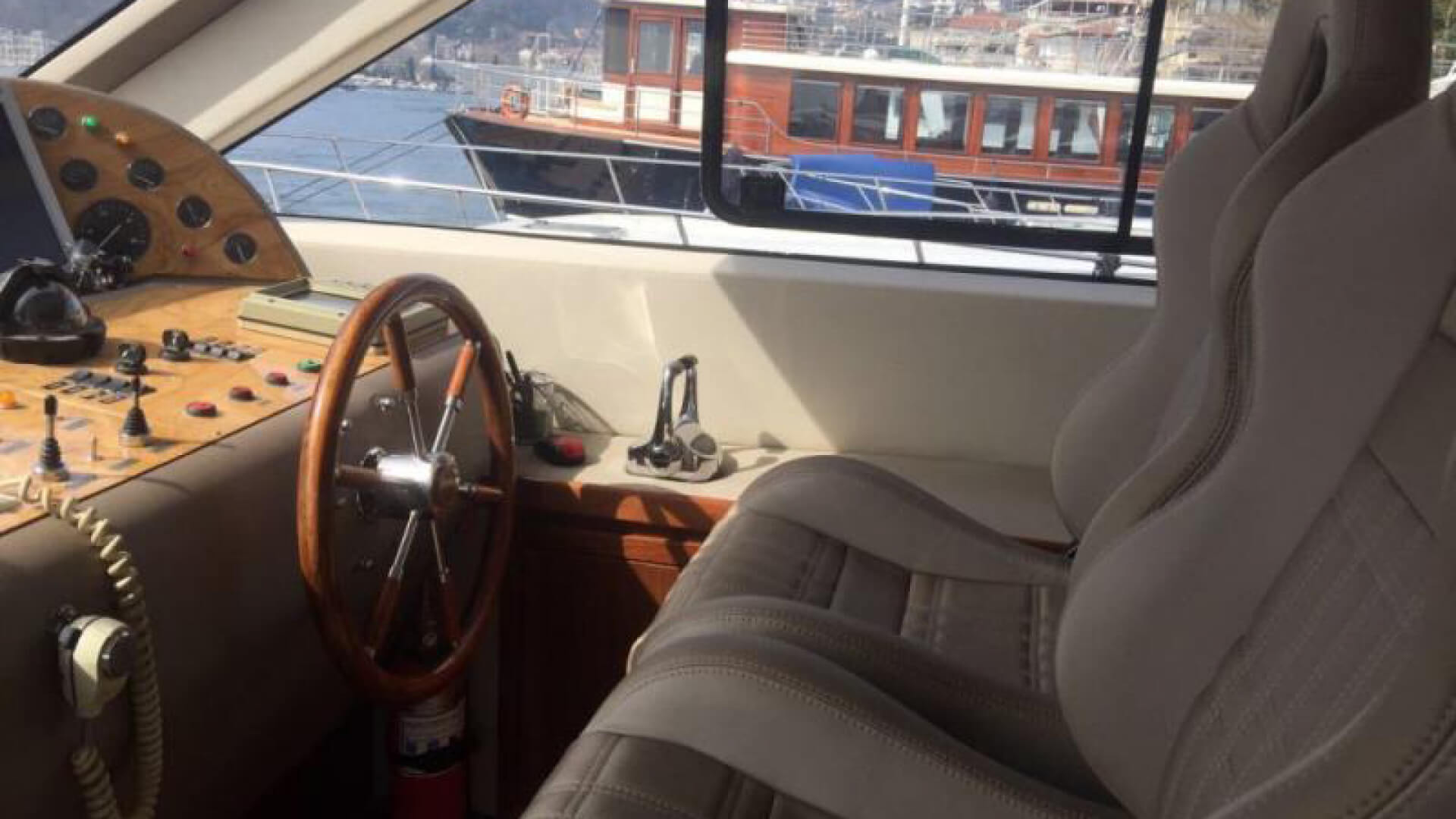 İstanbul Boğaz Turu Motoryat Kiralama 18 kişi 20 Metre