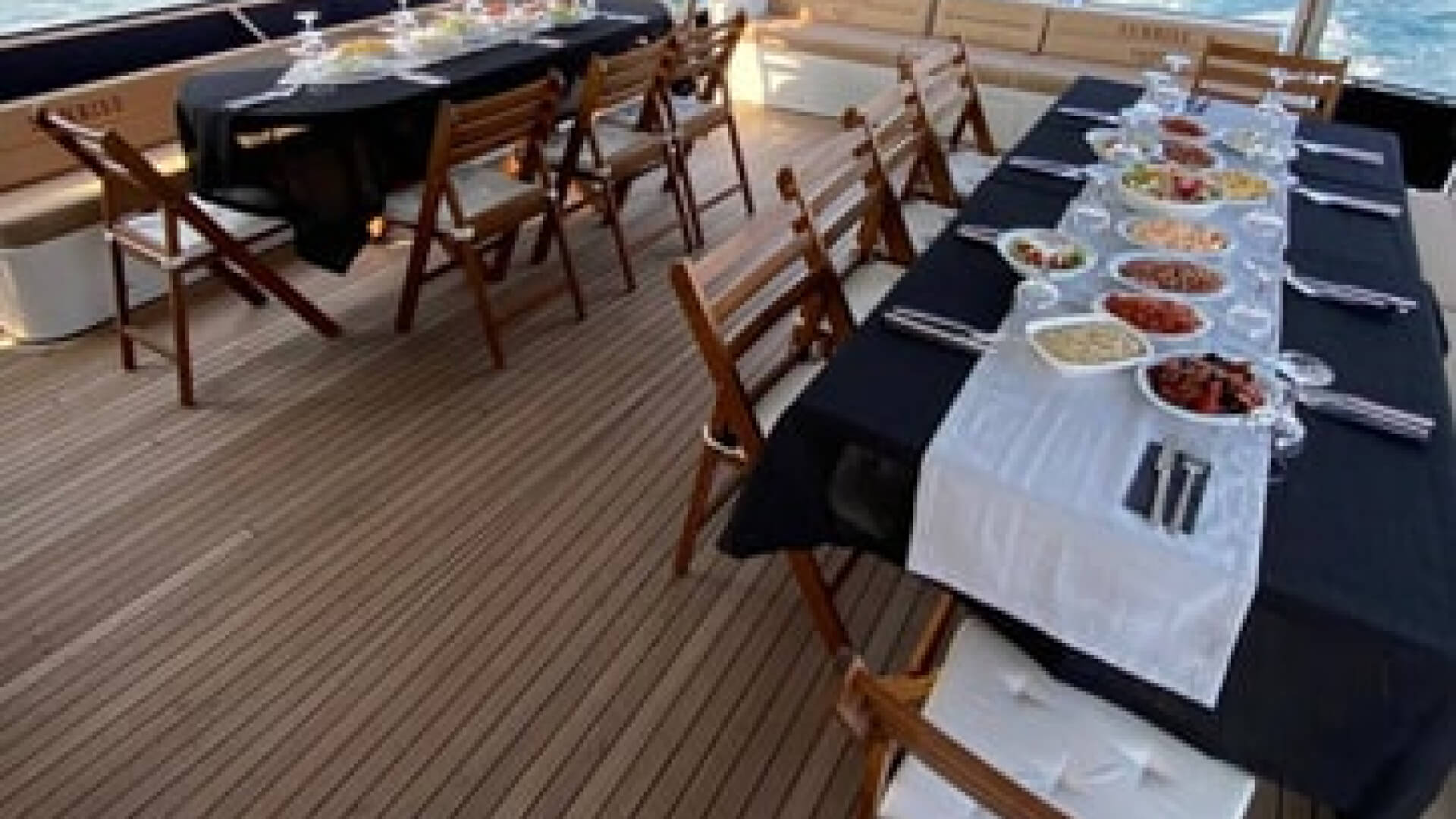 Saatlik Boğaz Turu Teknesi Kiralama 36 Kişilik 21 Metre 