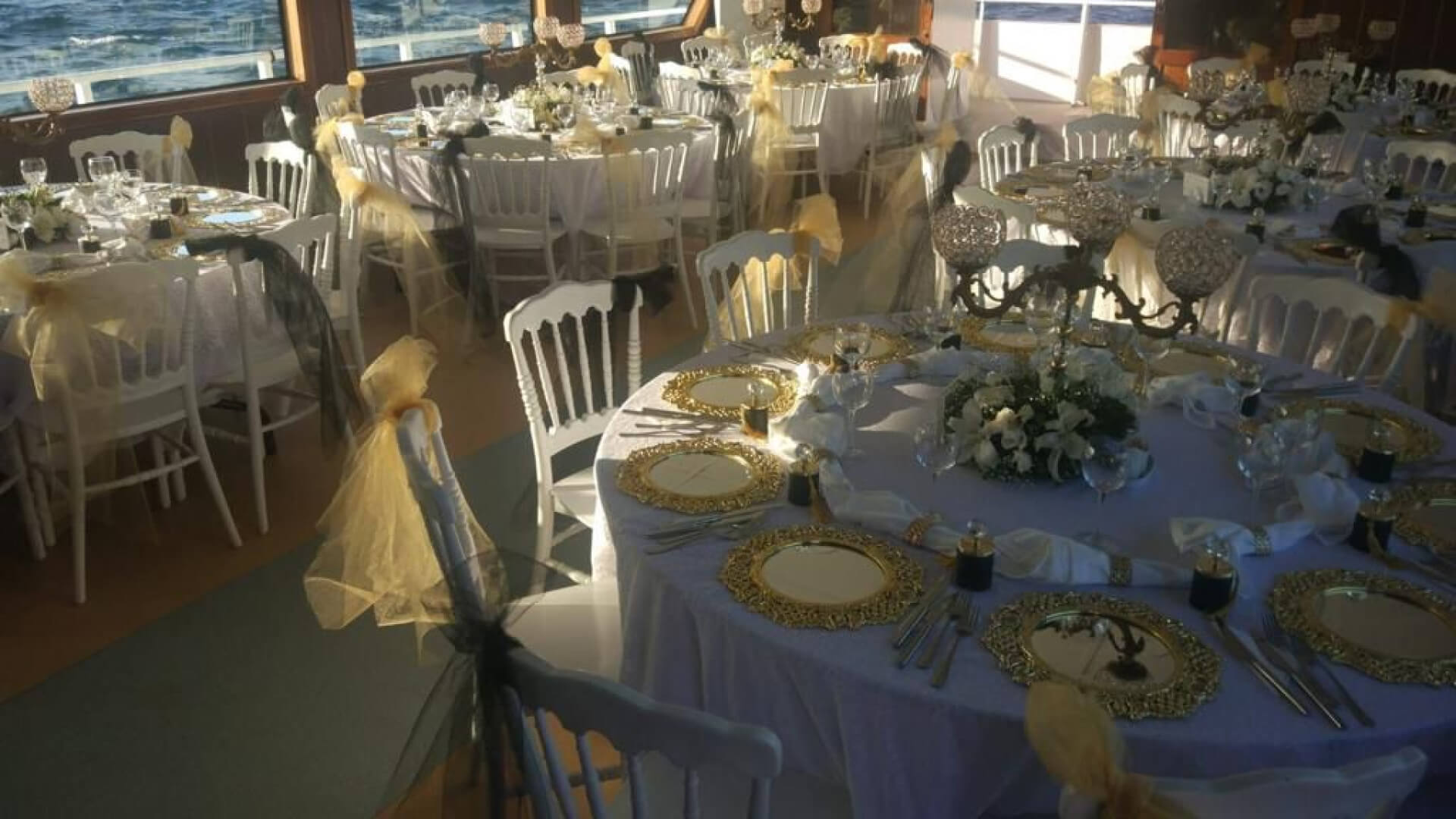Saatlik İstanbul Boğaz Turu Kiralama 70 Kişilik 20 Metre