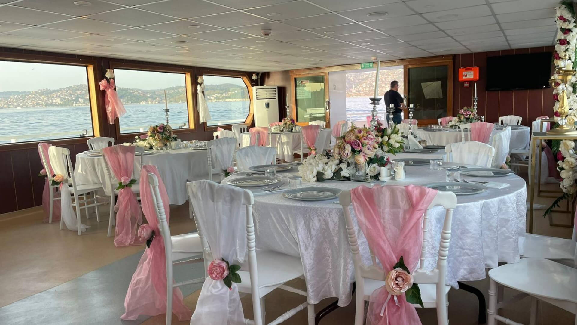 Saatlik İstanbul Boğaz Turu Kiralama 70 Kişilik 20 Metre