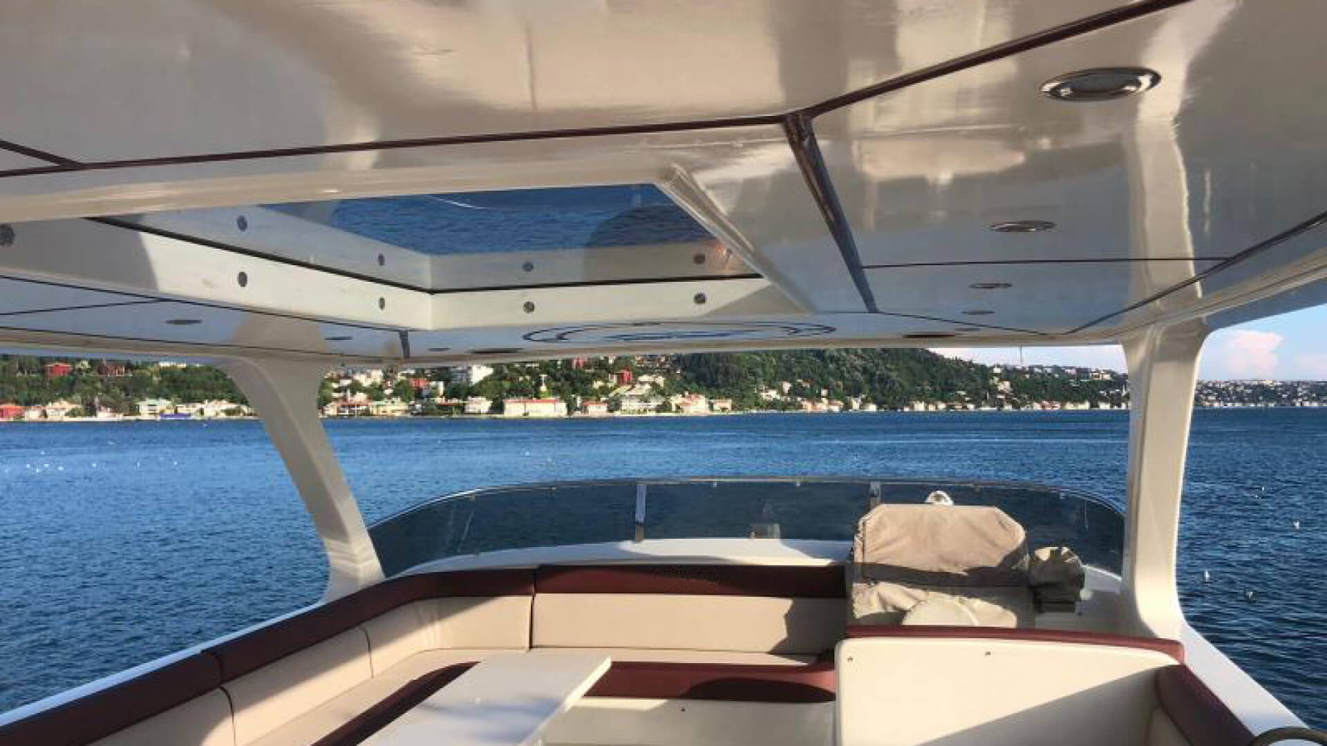 Saatlik İstanbul Boğaz Turu Motoryat Kiralama 25 Kişi 22 Metre