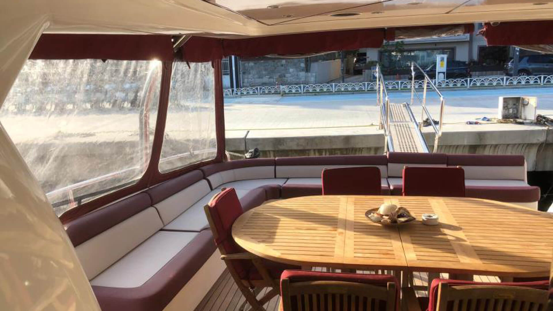 Saatlik İstanbul Boğaz Turu Motoryat Kiralama 25 Kişi 22 Metre