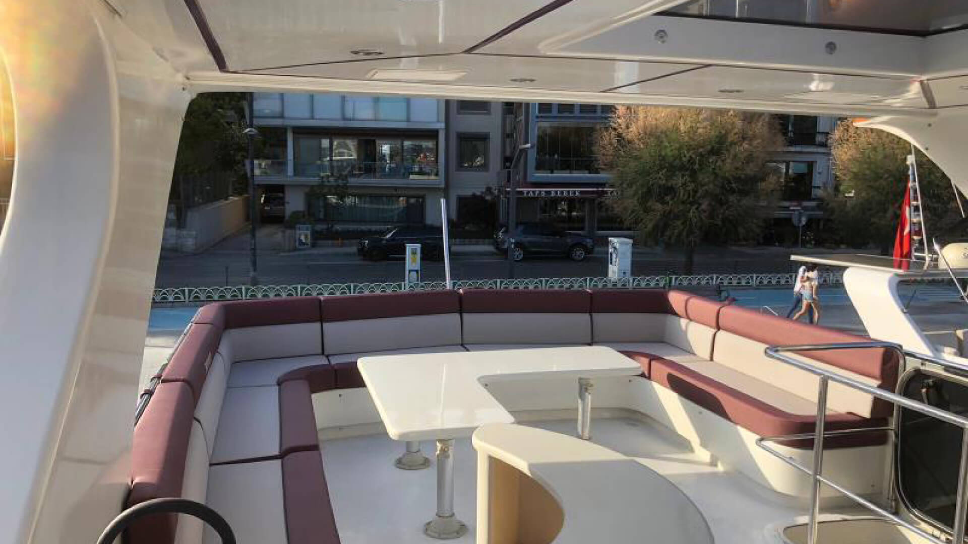 Saatlik İstanbul Boğaz Turu Motoryat Kiralama 25 Kişi 22 Metre