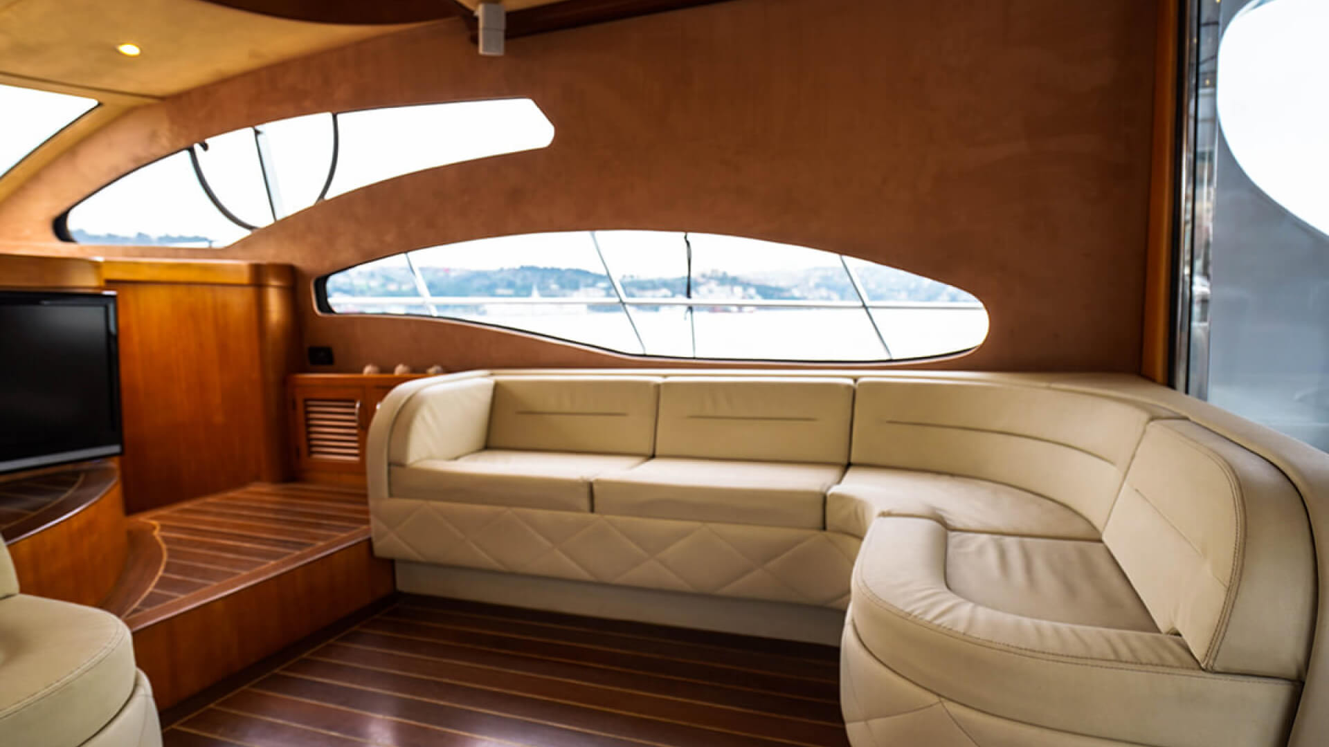 Saatlik Motoryat Kiralama İstanbul Boğaz 10 Kişi 17 Metre