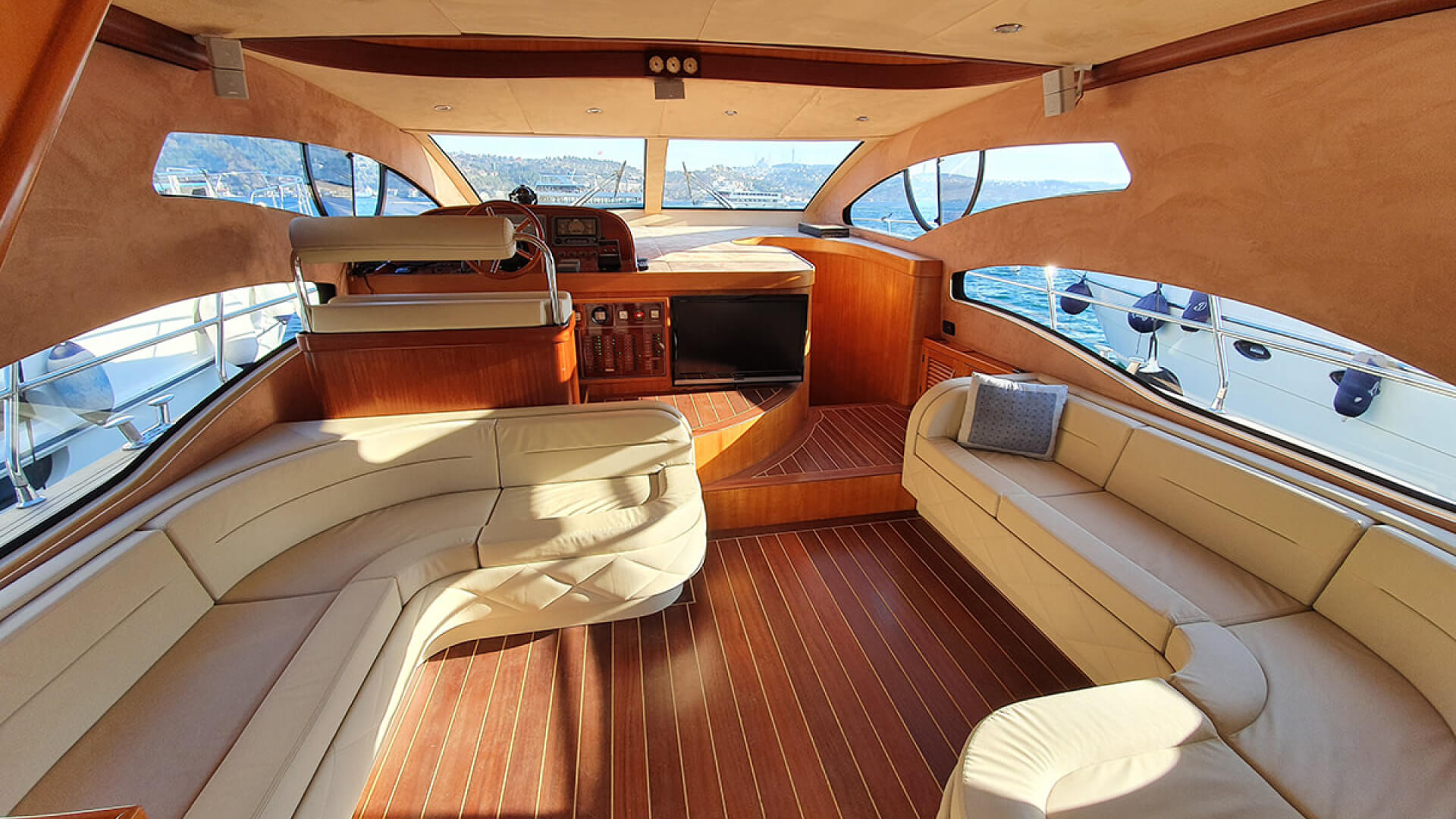 Saatlik Motoryat Kiralama İstanbul Boğaz 10 Kişi 17 Metre