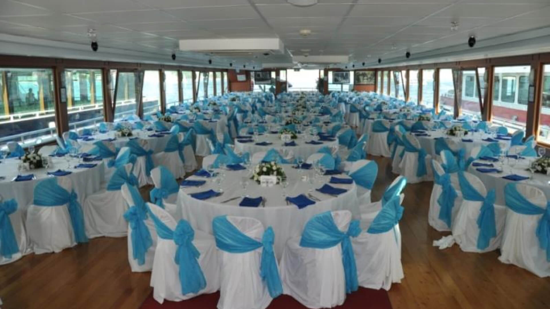 Saatlik Davet Teknesi kiralama 500 Kişi 43 Metre 