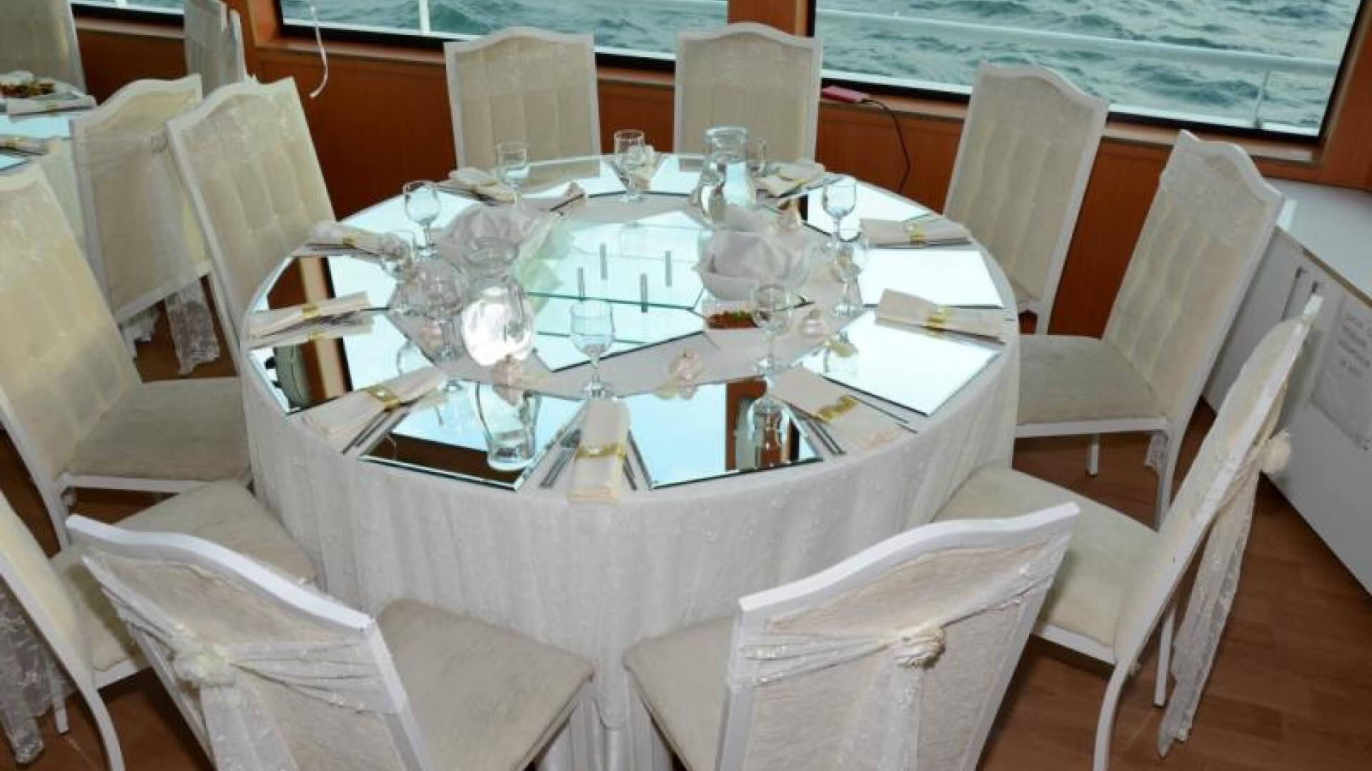 Saatlik Davet Teknesi kiralama 500 Kişi 43 Metre 