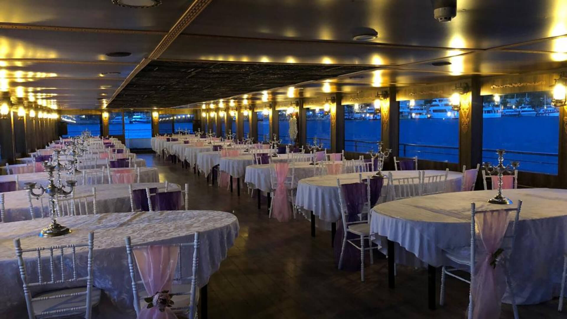 Saatlik Davet Teknesi Kiralama 200 Kişilik 39 Metre