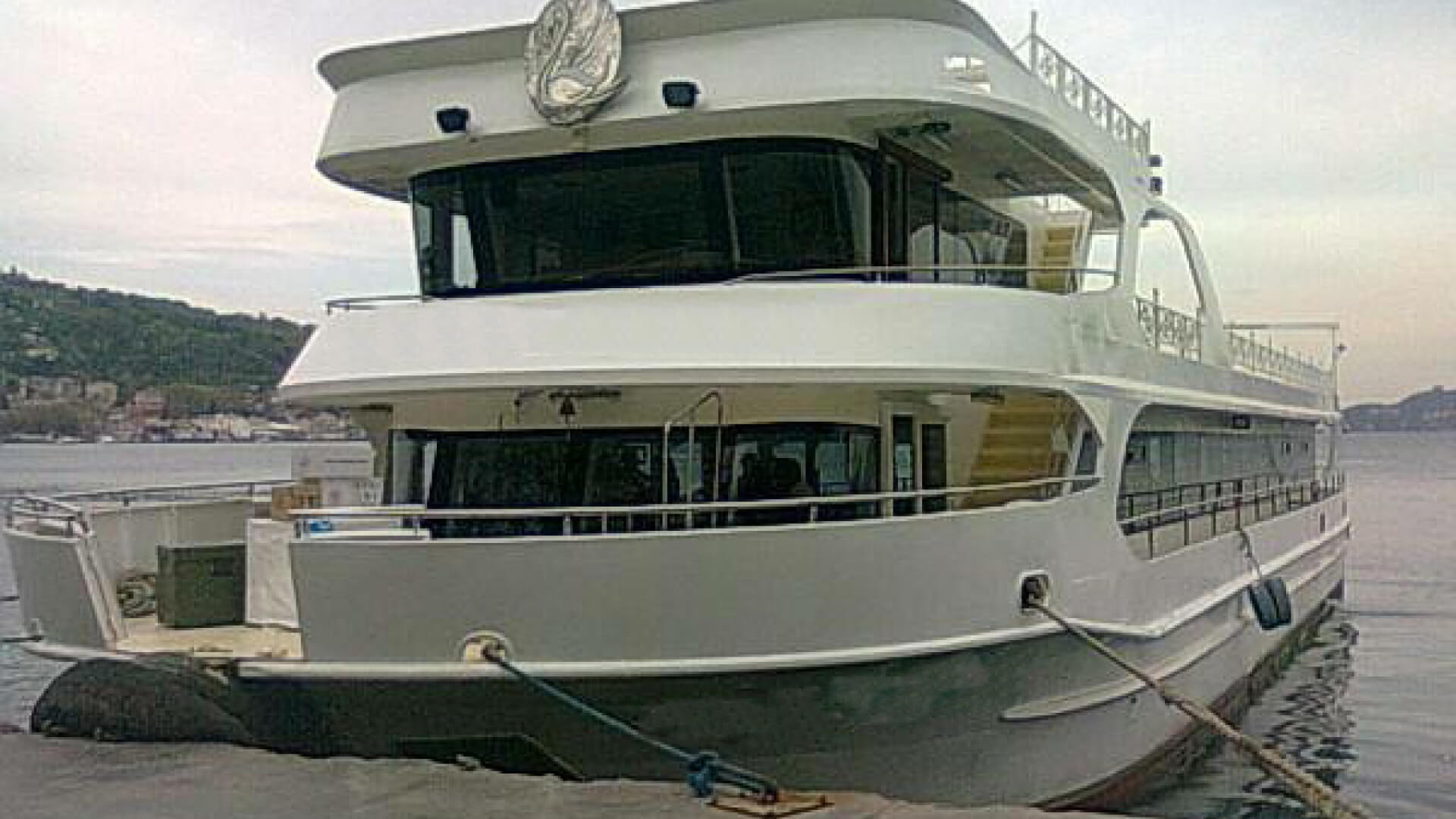 Saatlik Davet Teknesi Kiralama 200 Kişilik 39 Metre