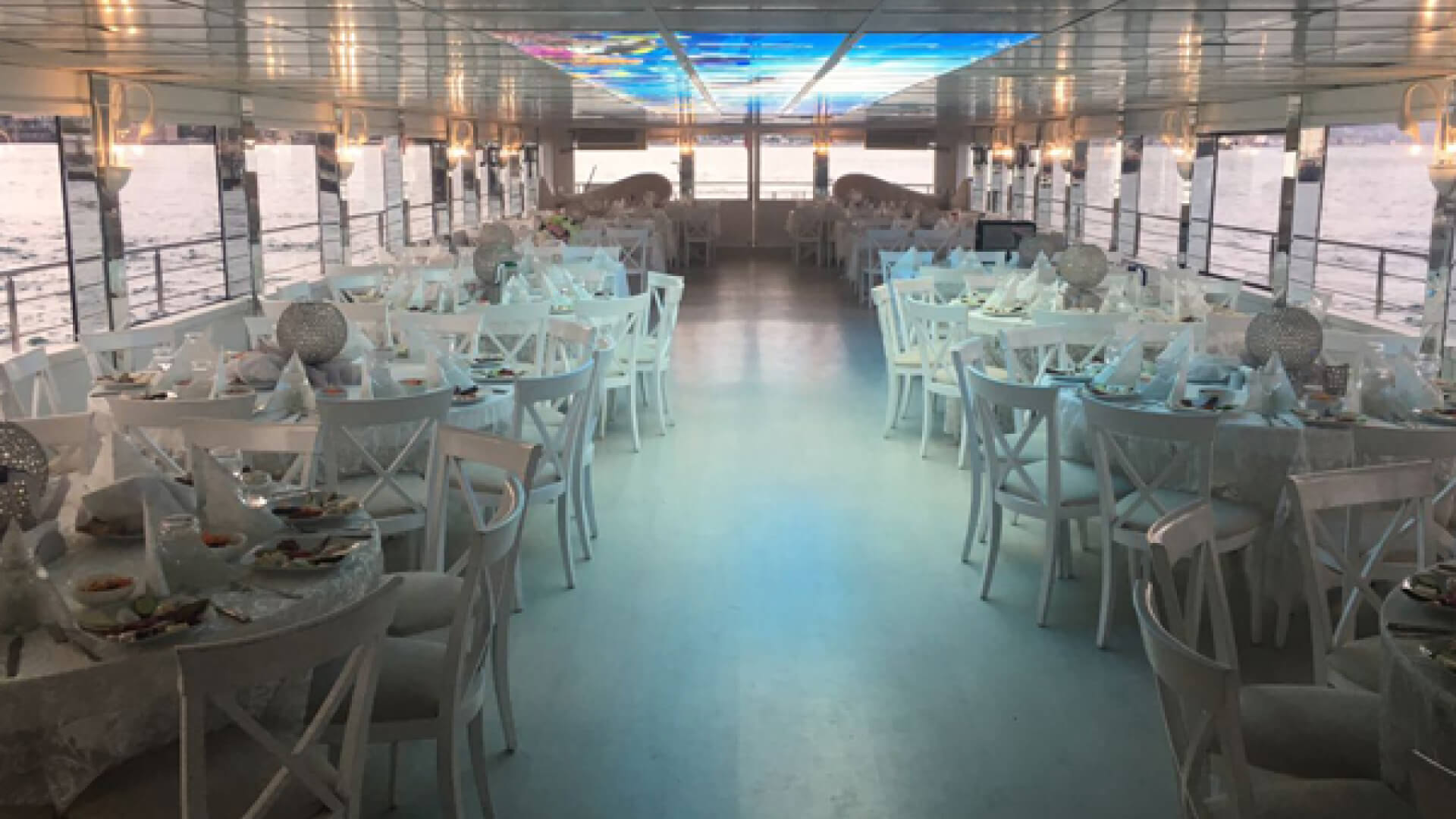 Saatlik Davet Teknesi Kiralama 200 Kişilik 39 Metre