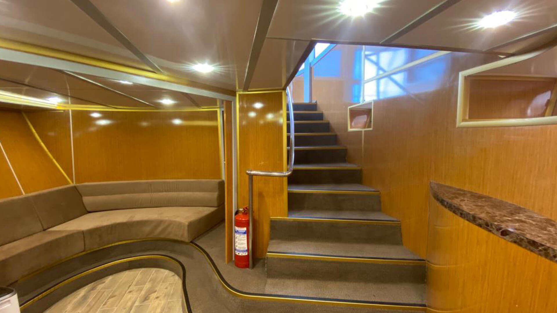 Saatlik Davet Teknesi Kiralama 75 Kişilik 24 Metre
