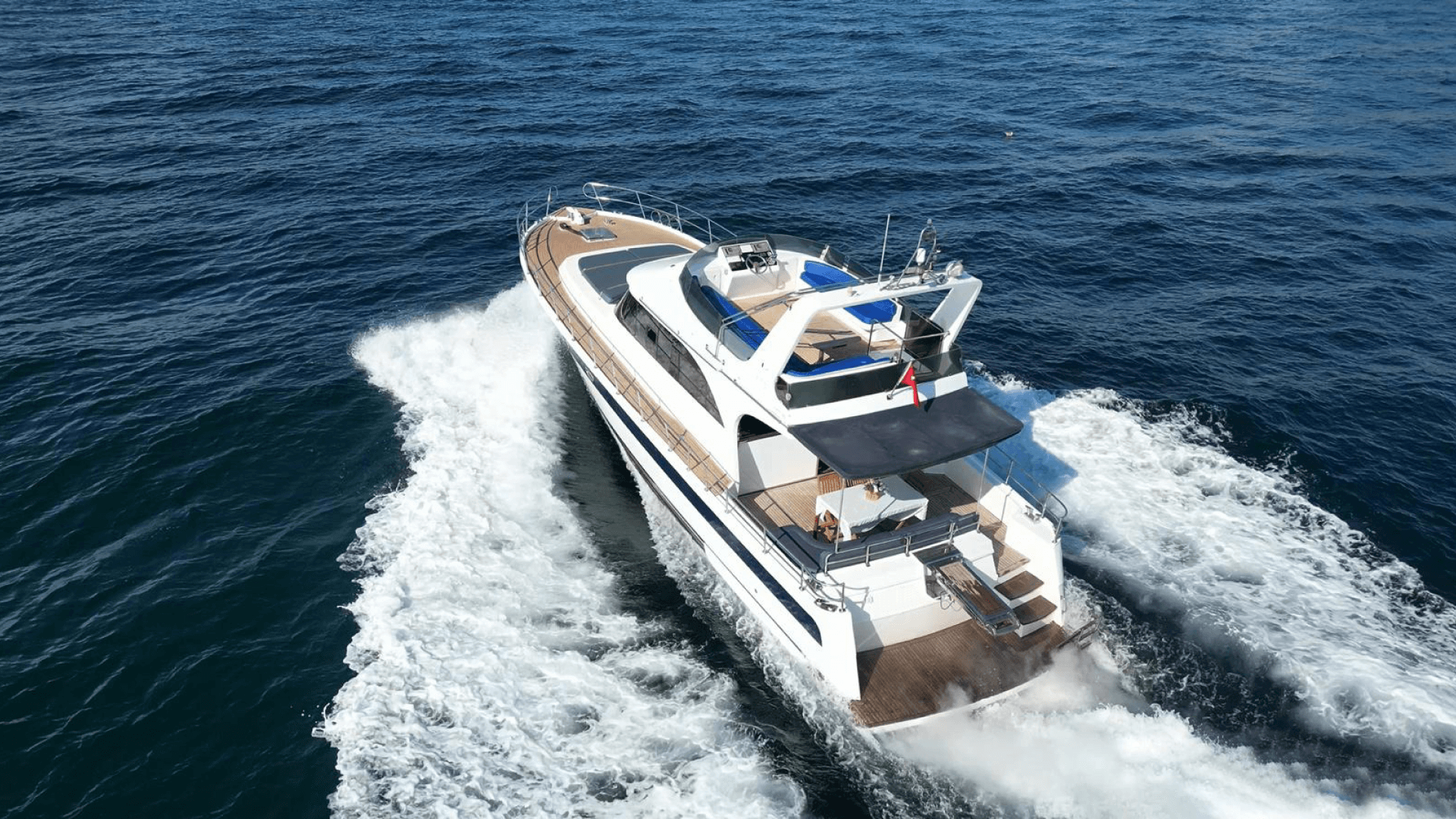 Saatlik Motoryat Kiralama 12 Kişilik 17 Metre