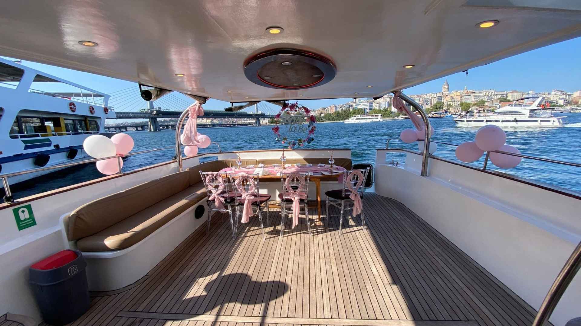 Saatlik Motoryat Kiralama 20 Kişilik 18 Metre