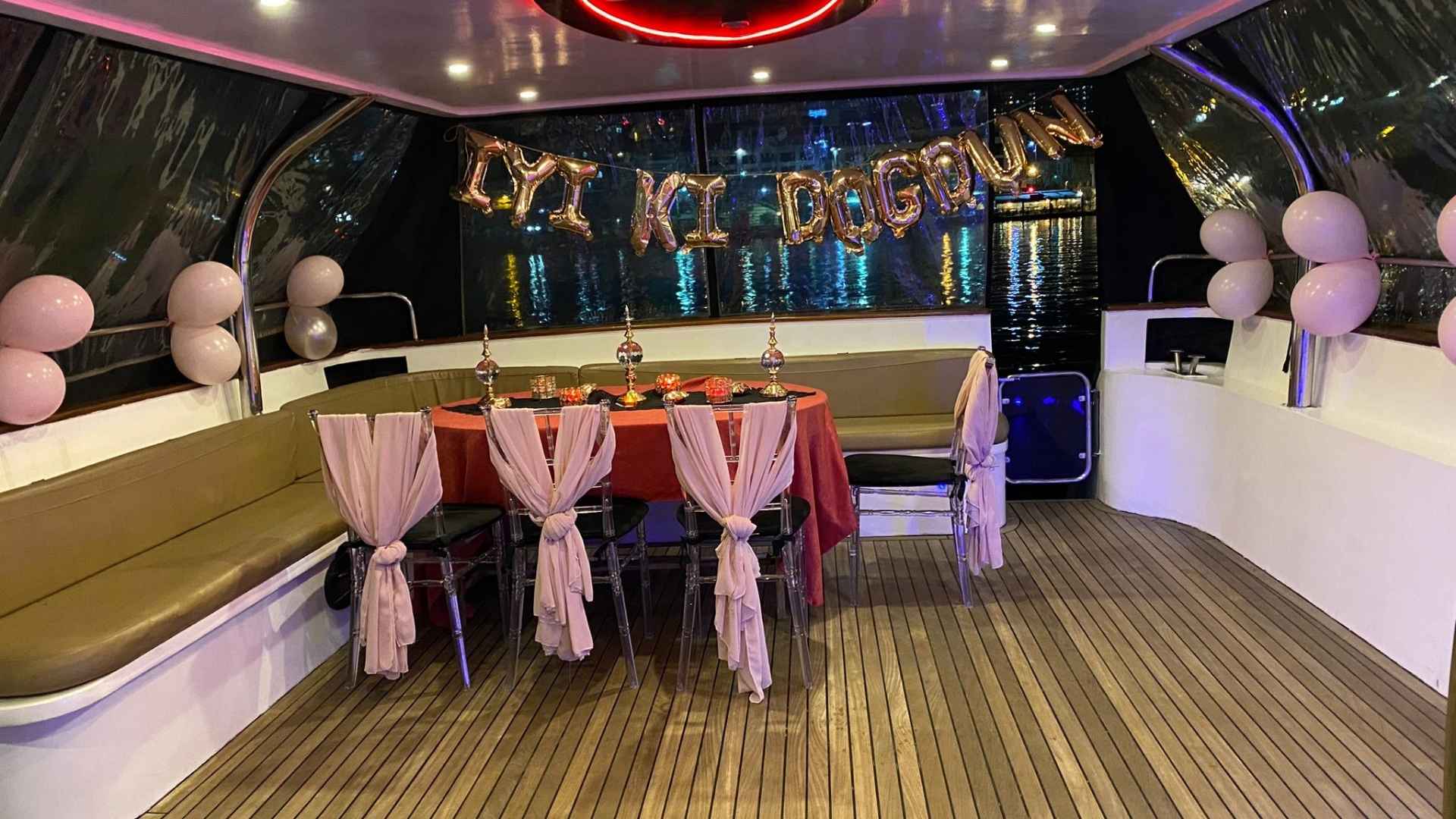 Saatlik Motoryat Kiralama 20 Kişilik 18 Metre
