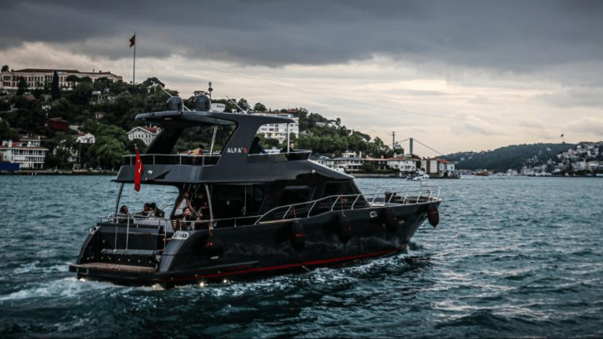 Saatlik Motoryat Kiralama 12 Kişilik 20 Metre
