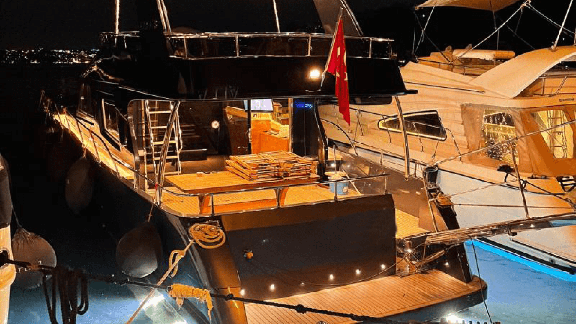 Saatlik Motoryat Kiralama 12 Kişilik 20 Metre