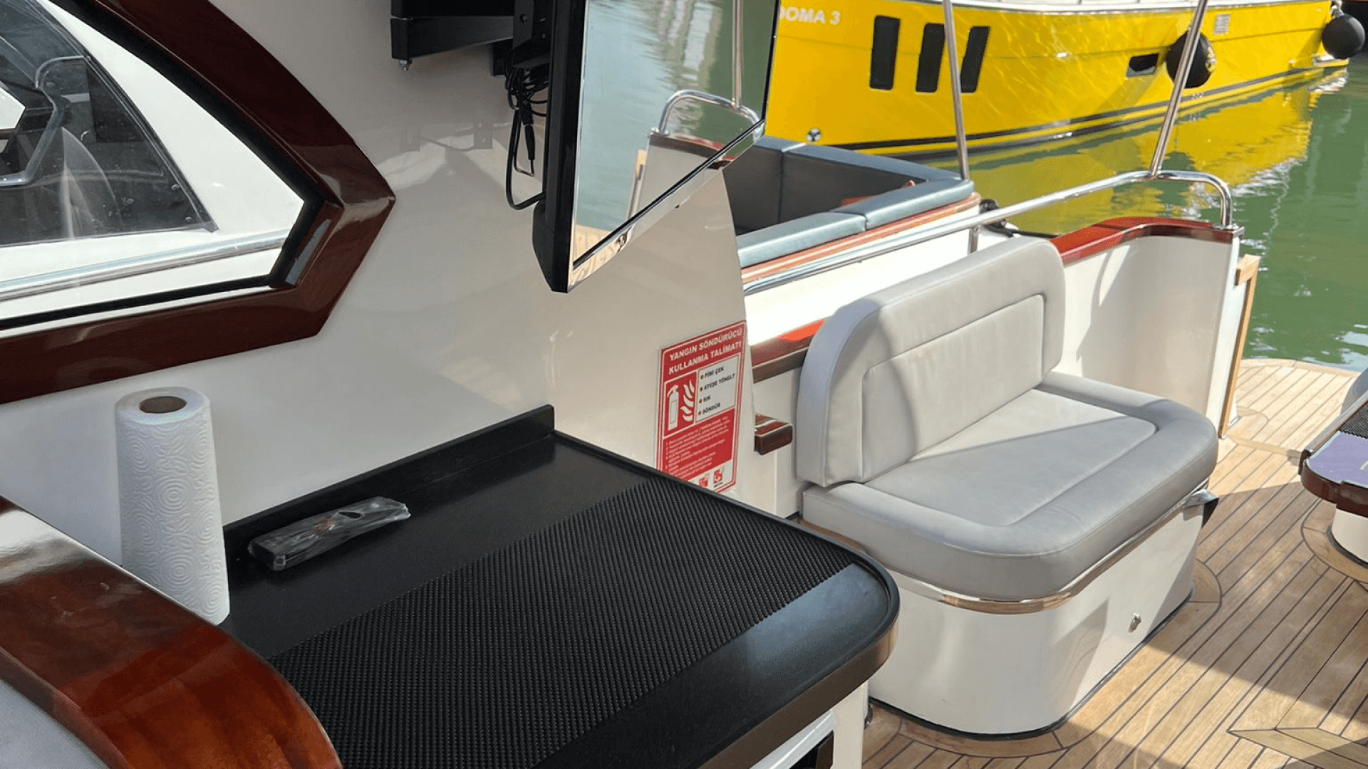 Saatlik Motoryat Kiralama 10 Kişilik 12 Metre