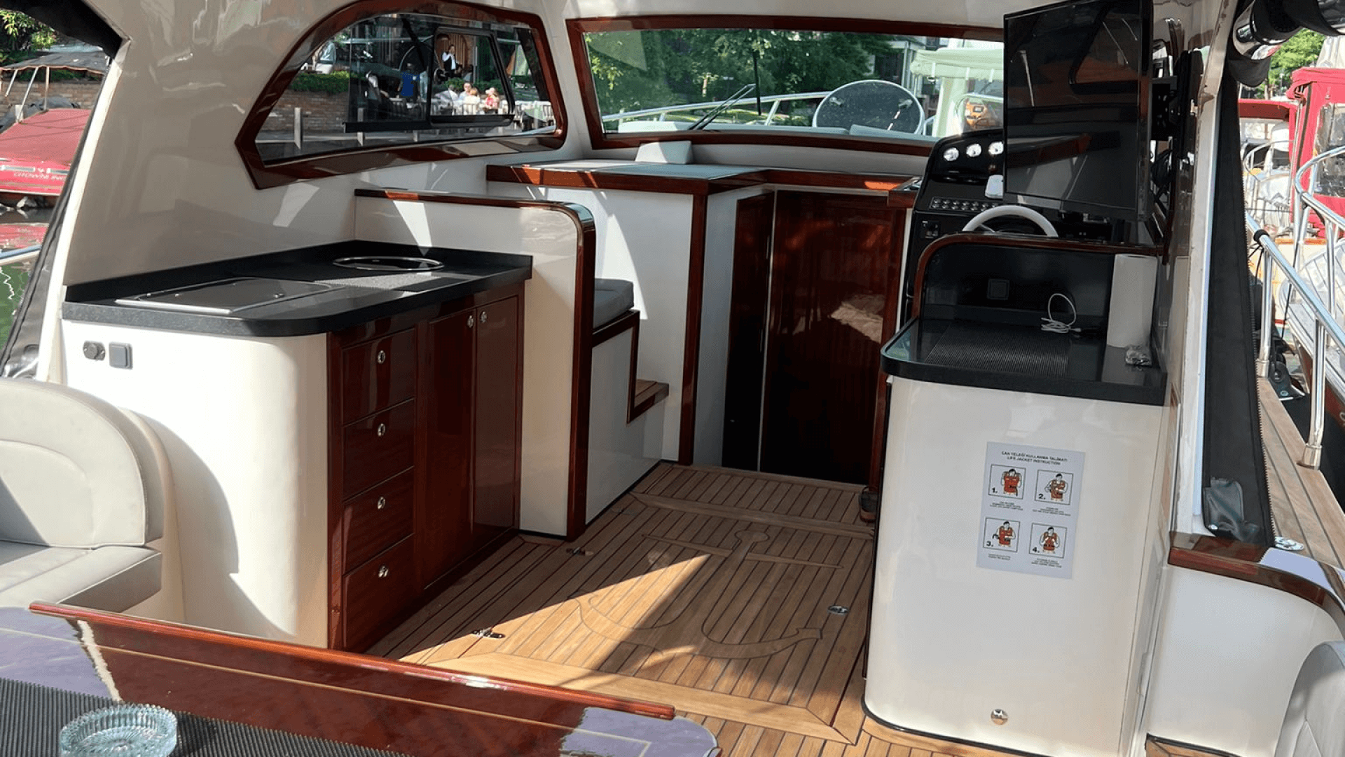 Saatlik Motoryat Kiralama 10 Kişilik 12 Metre