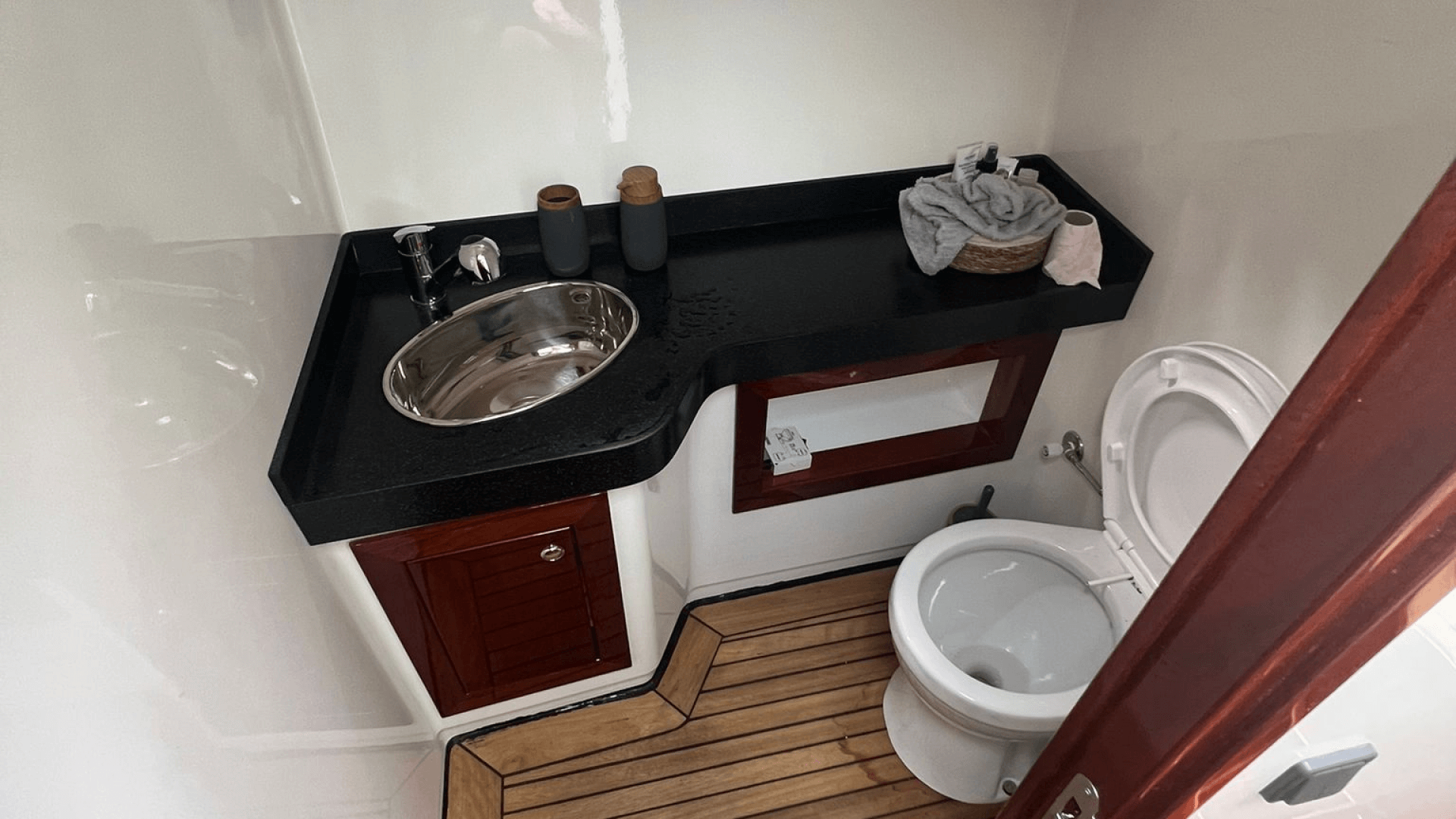 Saatlik Motoryat Kiralama 10 Kişilik 12 Metre