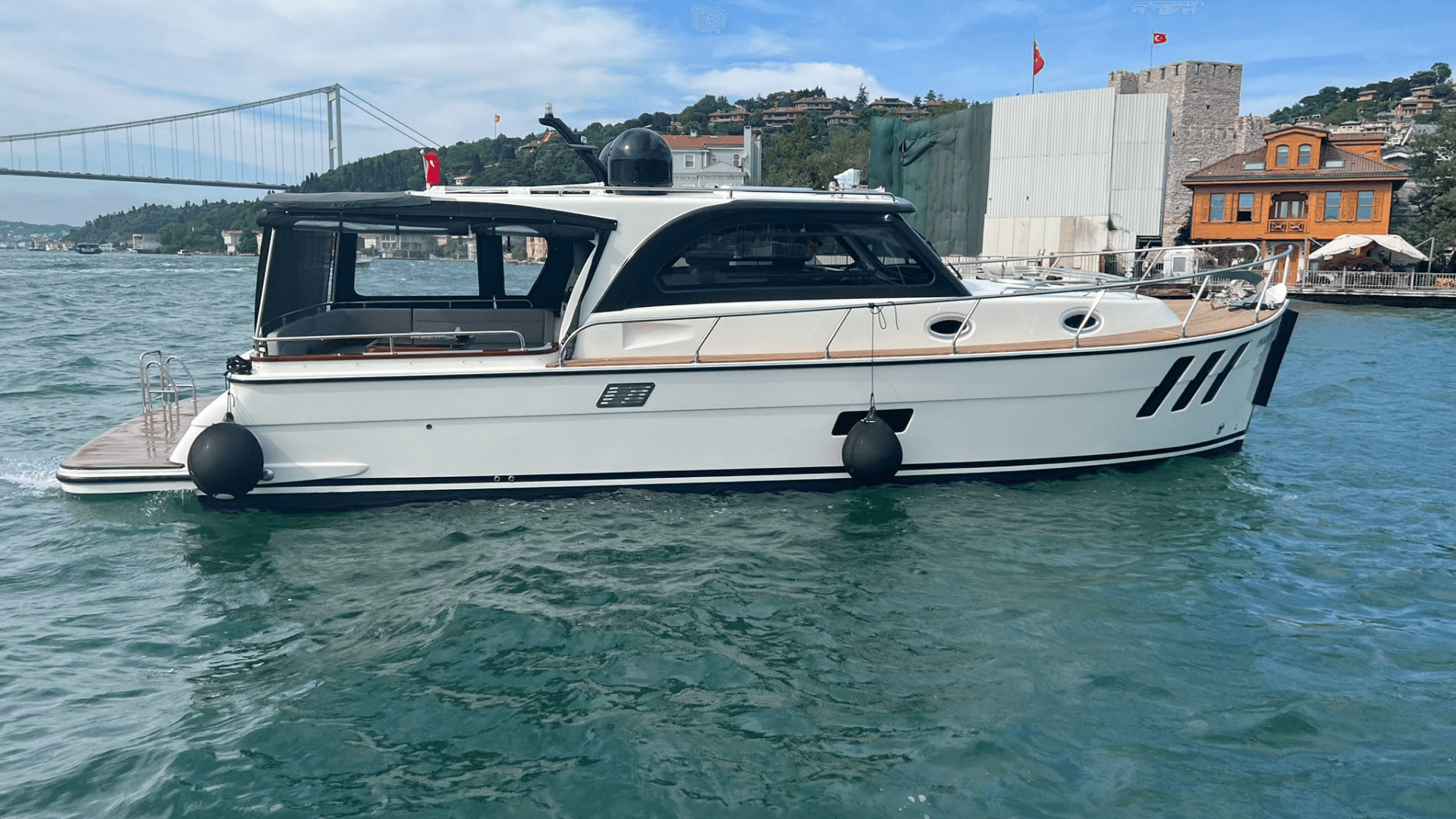 Saatlik Motoryat Kiralama 10 Kişilik 12 Metre