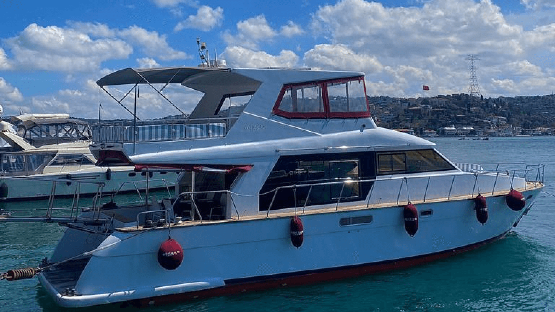 İstanbul Boğaz Turu Motoryat Kiralama 12 Kişilik 16 Metre